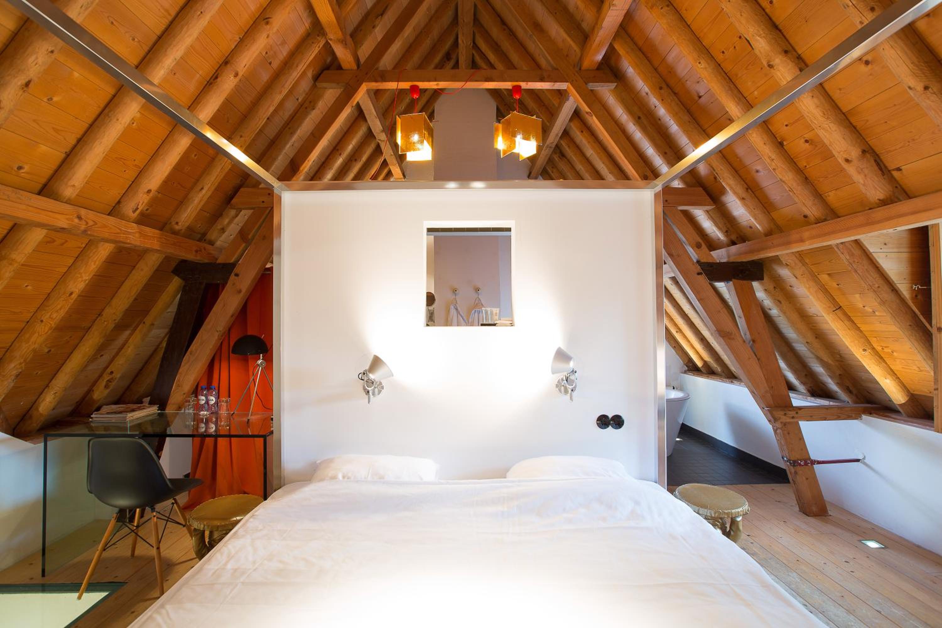 Deluxe King Room photo 1
