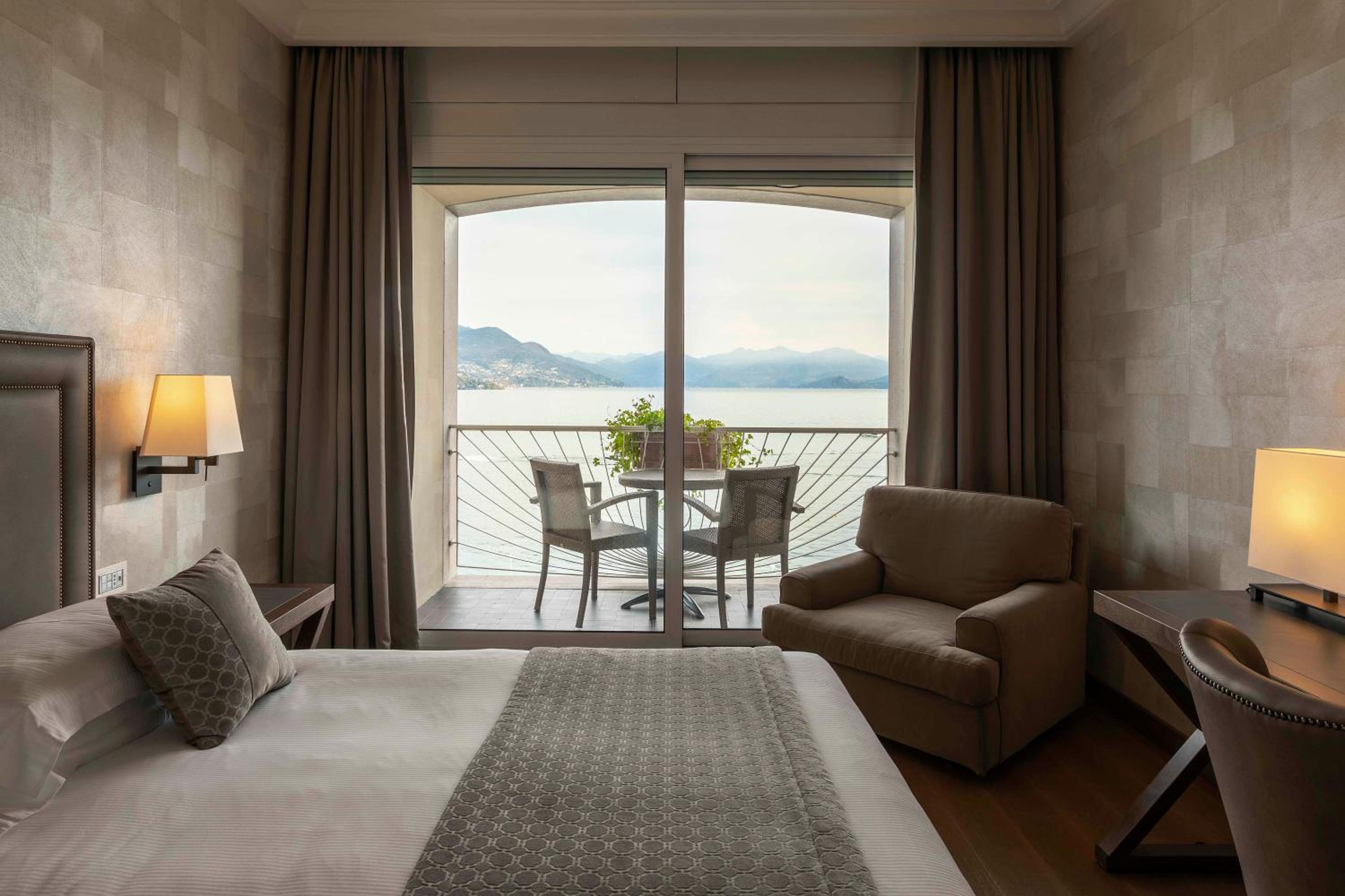 Deluxe Double or Twin Room with Lake View - Photo 2