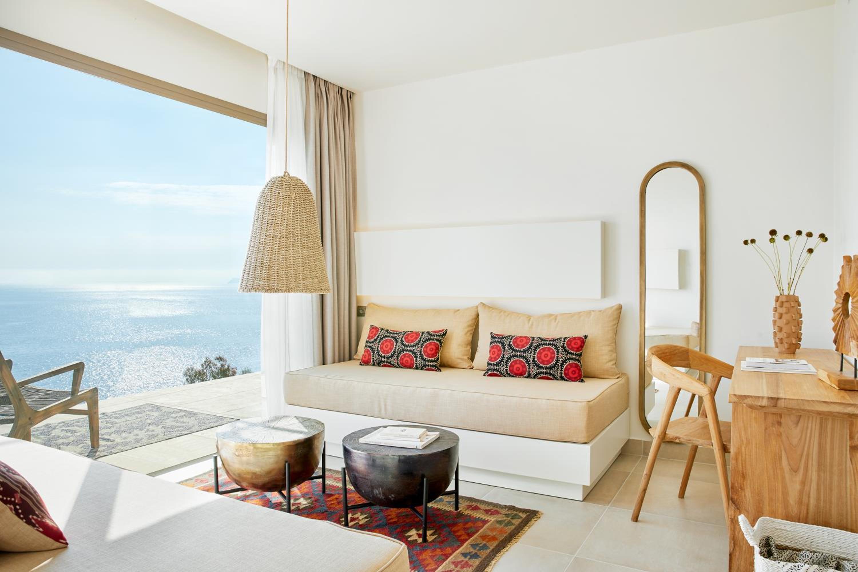One Bedroom Family Suite Sea View (2 Adults & 2 Children) - Photo 1