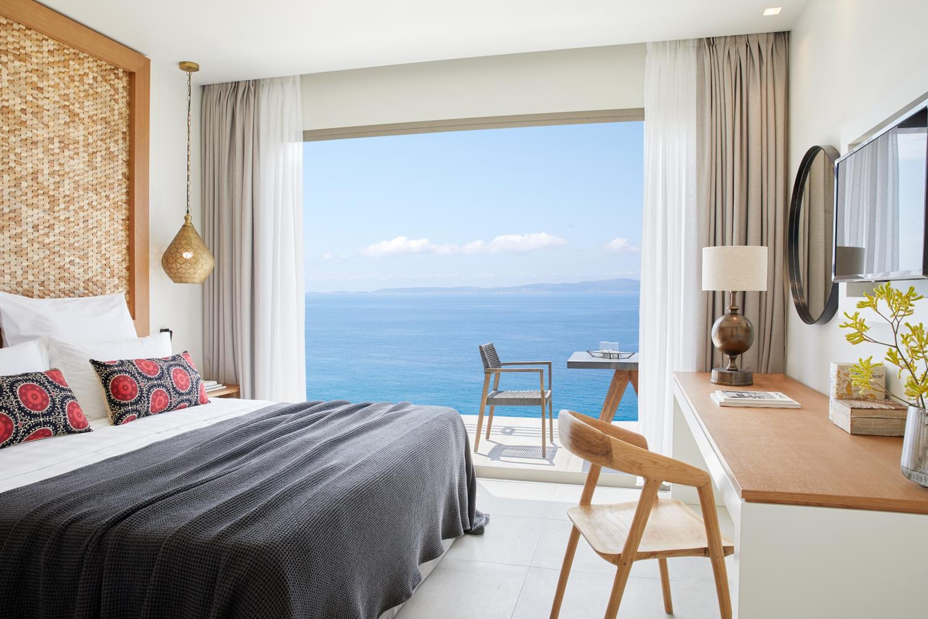 One Bedroom Family Suite Sea View (2 Adults & 2 Children) - Photo 3