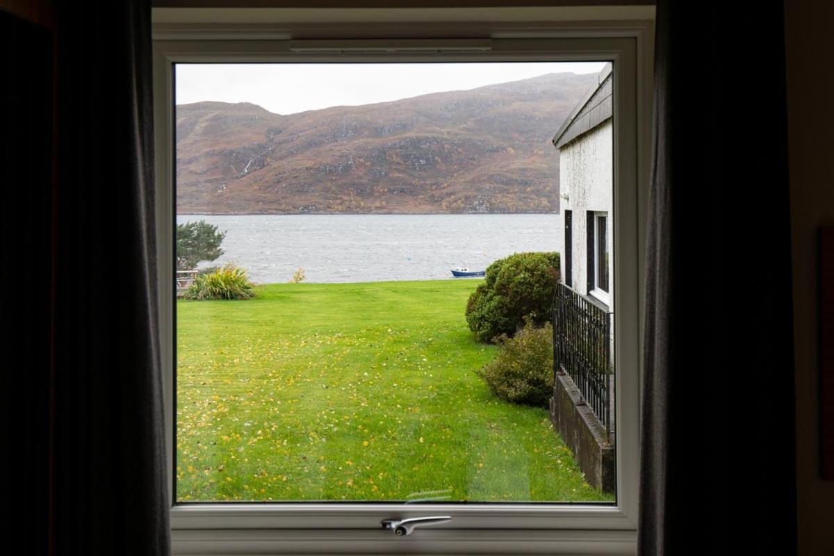 Economy Twin Room with Loch View - Photo 2