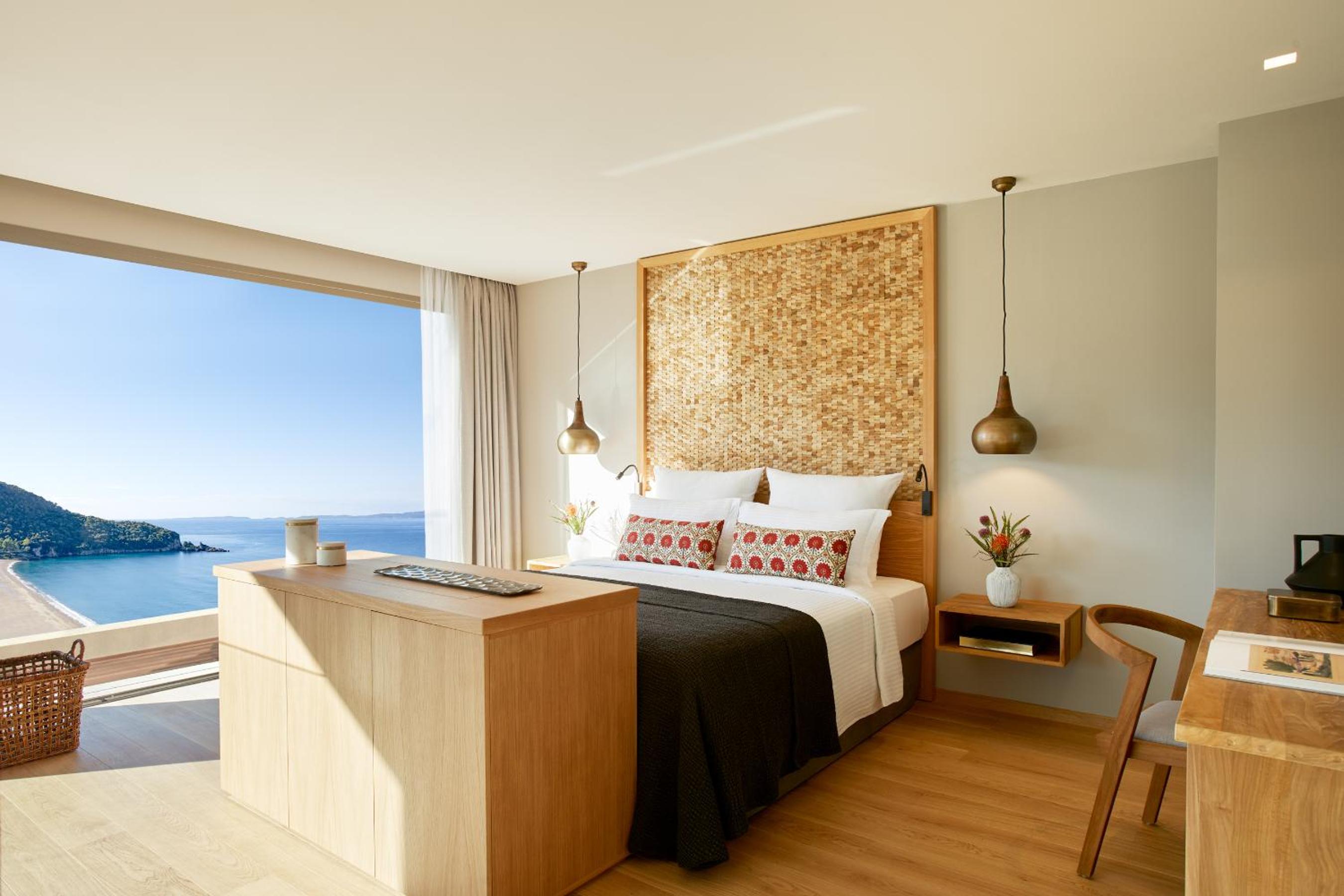 Maisonette Suite Sea View with Private Pool (2 Adults & 2 Children)