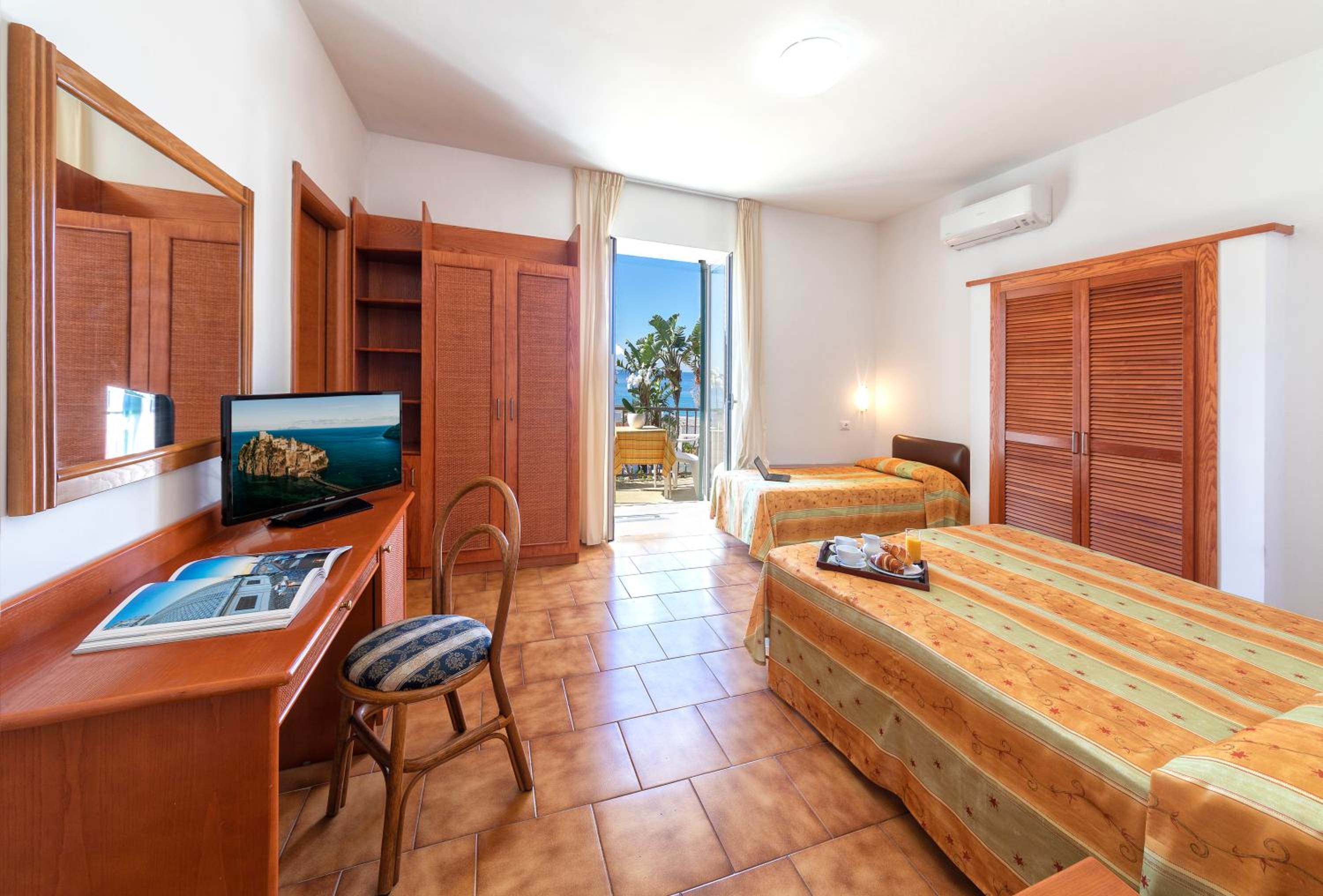 Triple Room with Sea View