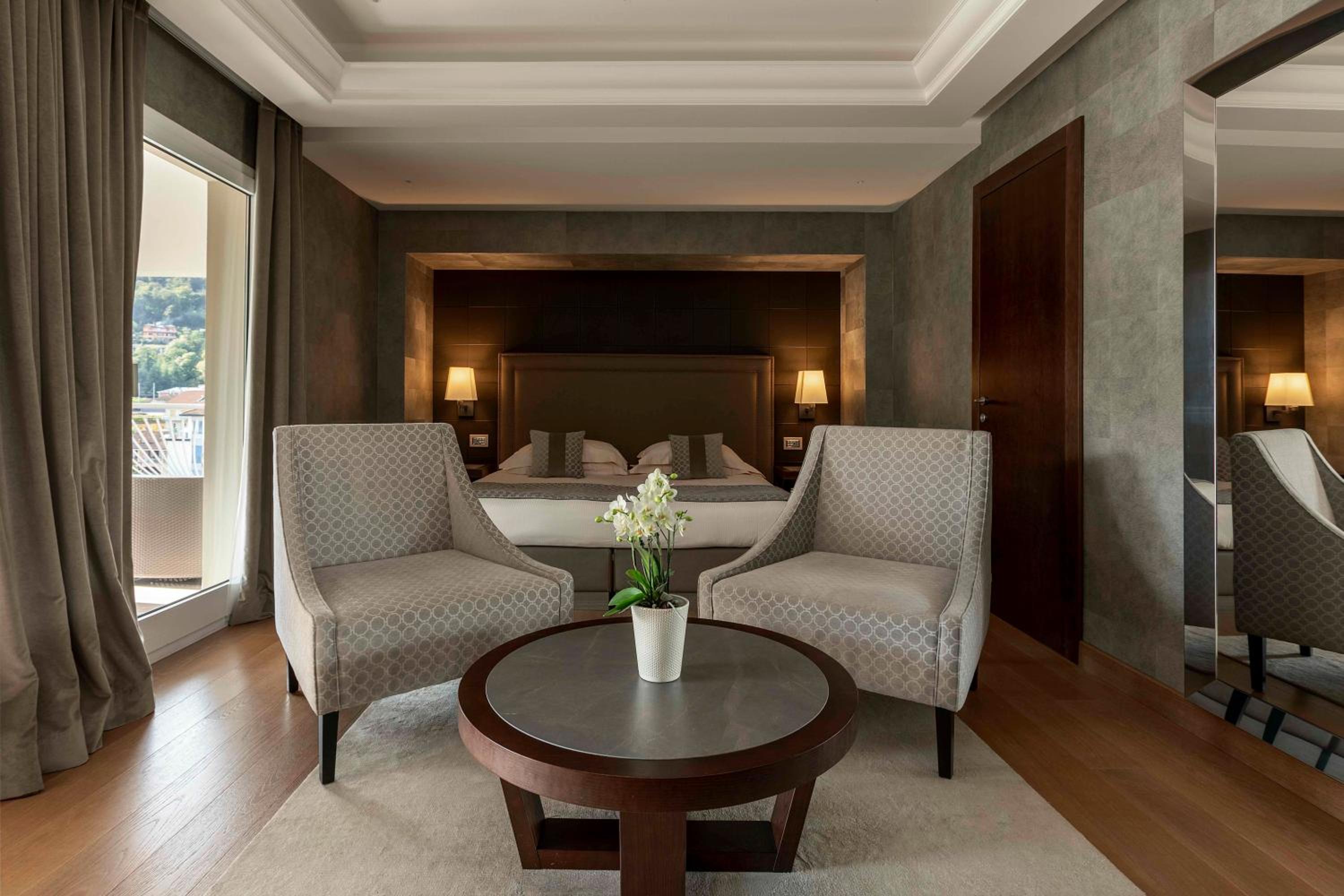 Suite with Mountain View