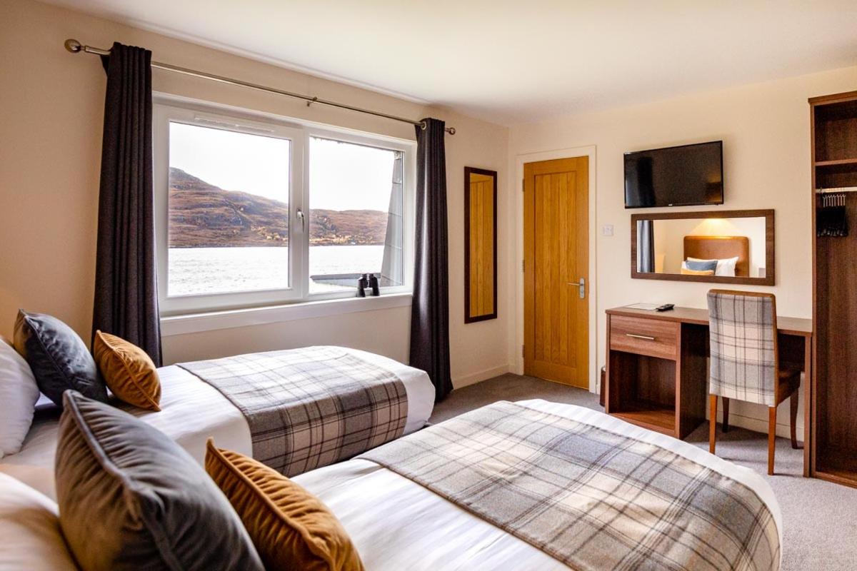 Superior Twin Room with Loch View - Photo 2