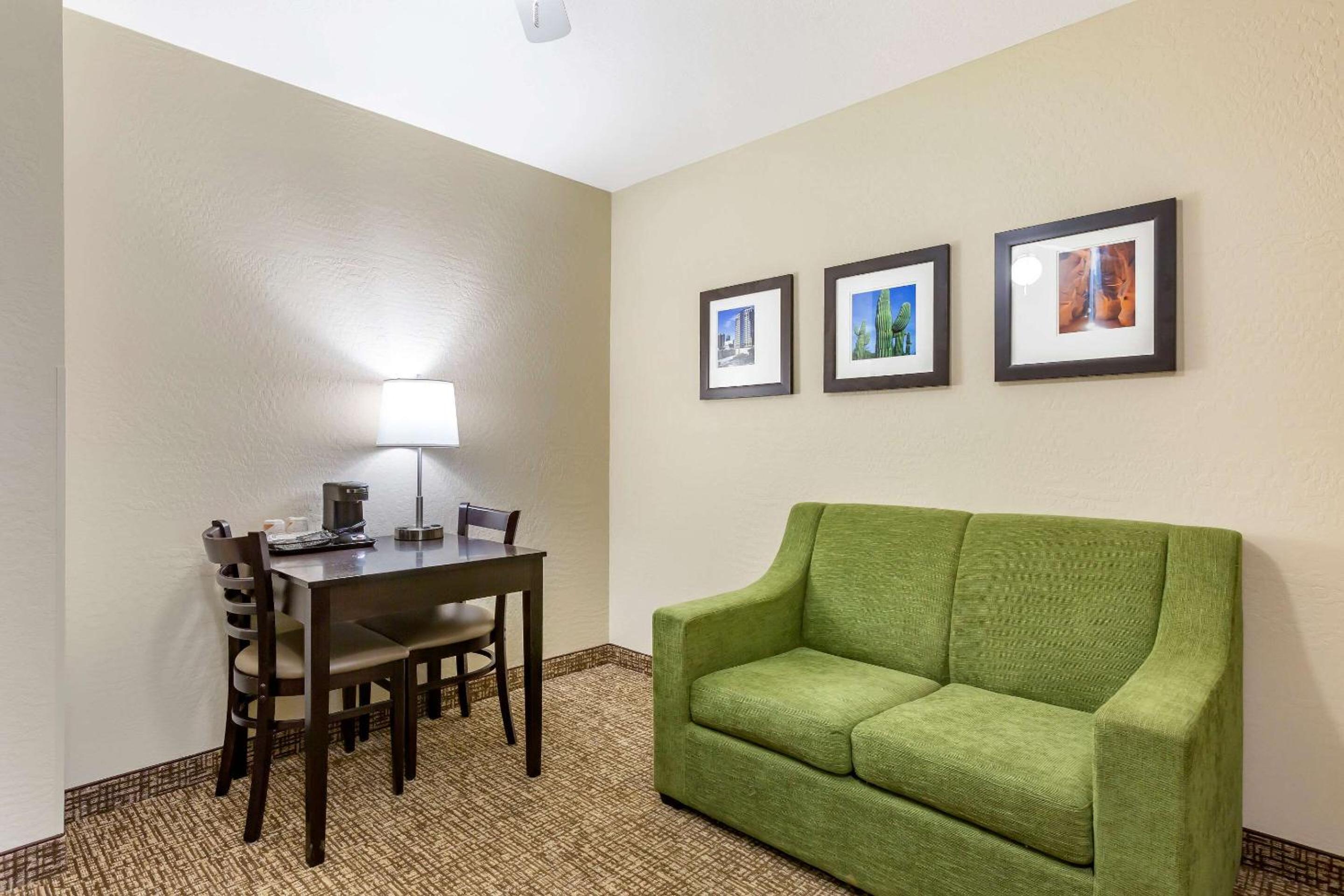 Premium King Suite with Living Room - Non-Smoking - Photo 7
