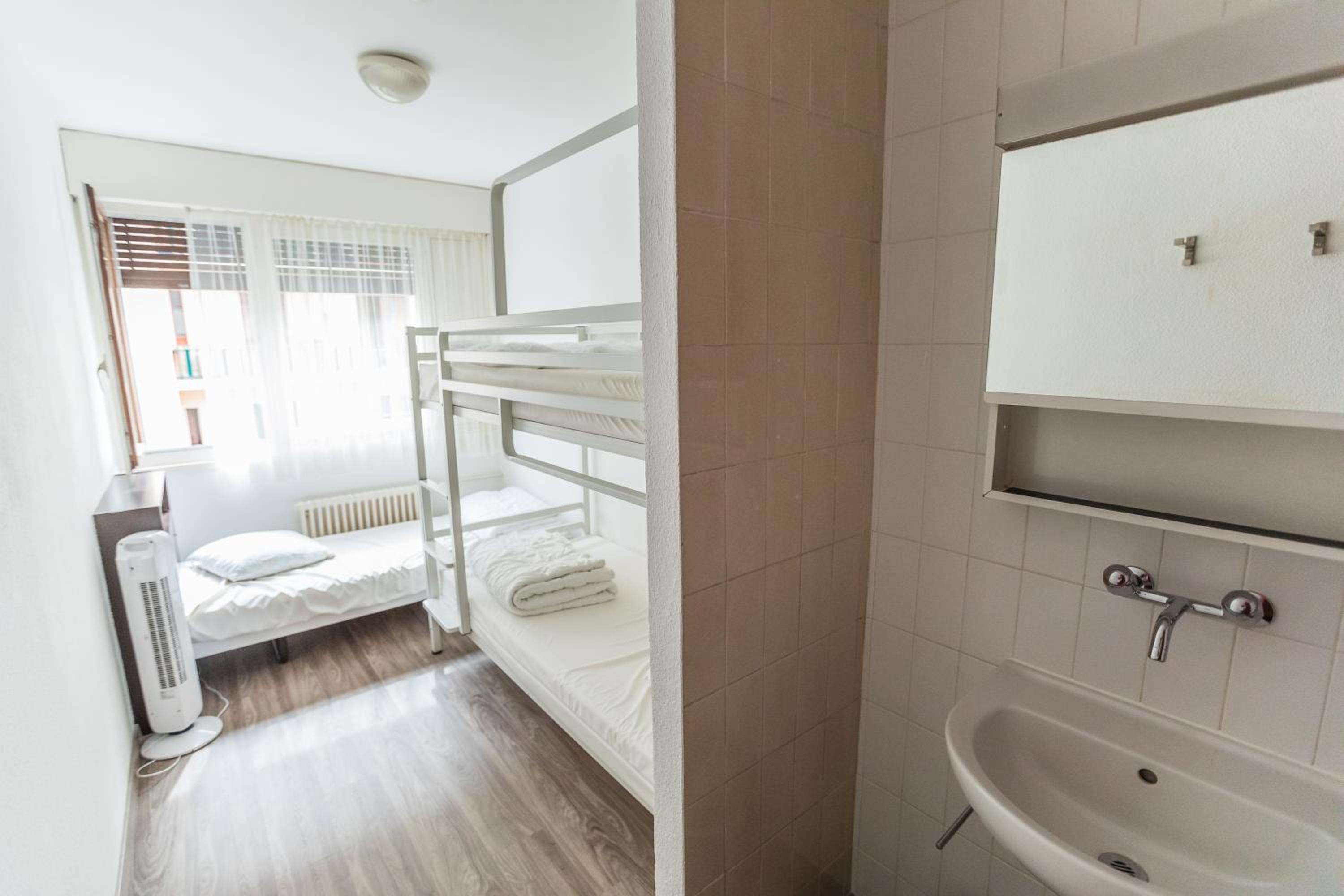 Basic Triple Room with Shared Bathroom photo 1