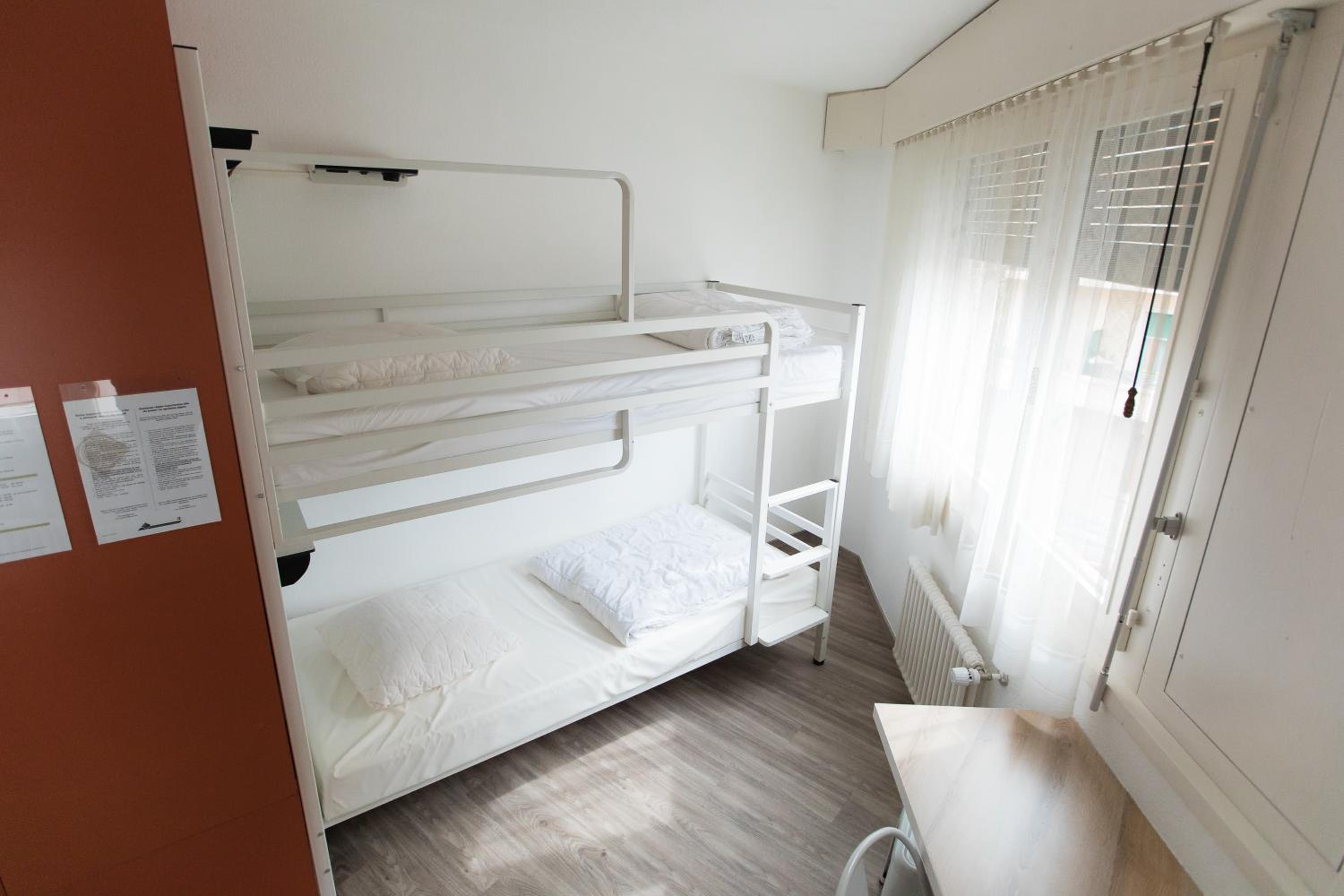 Bed in 4-Bed Mixed Dormitory Room photo 3