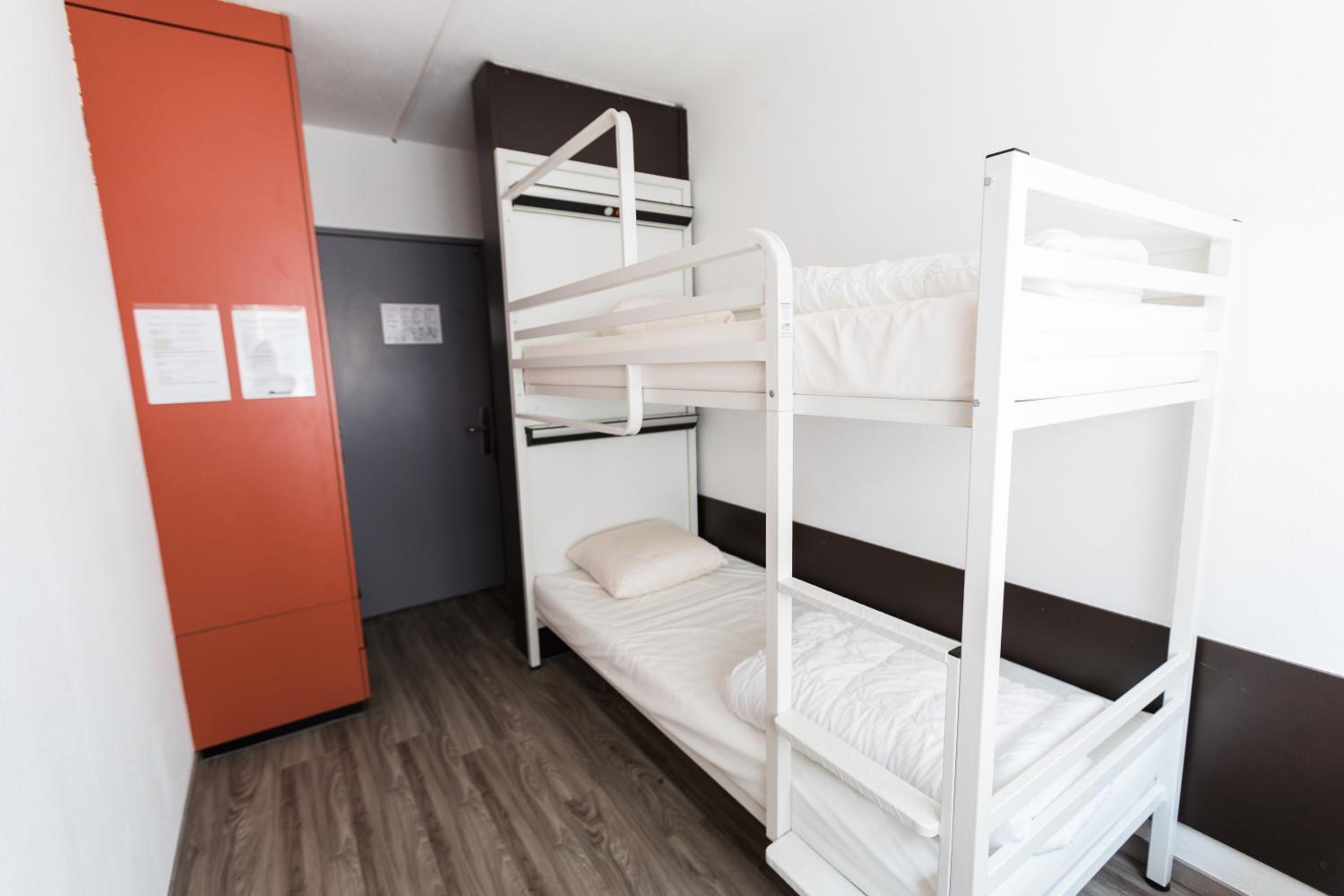 Twin Room with Shared Bathroom photo 2