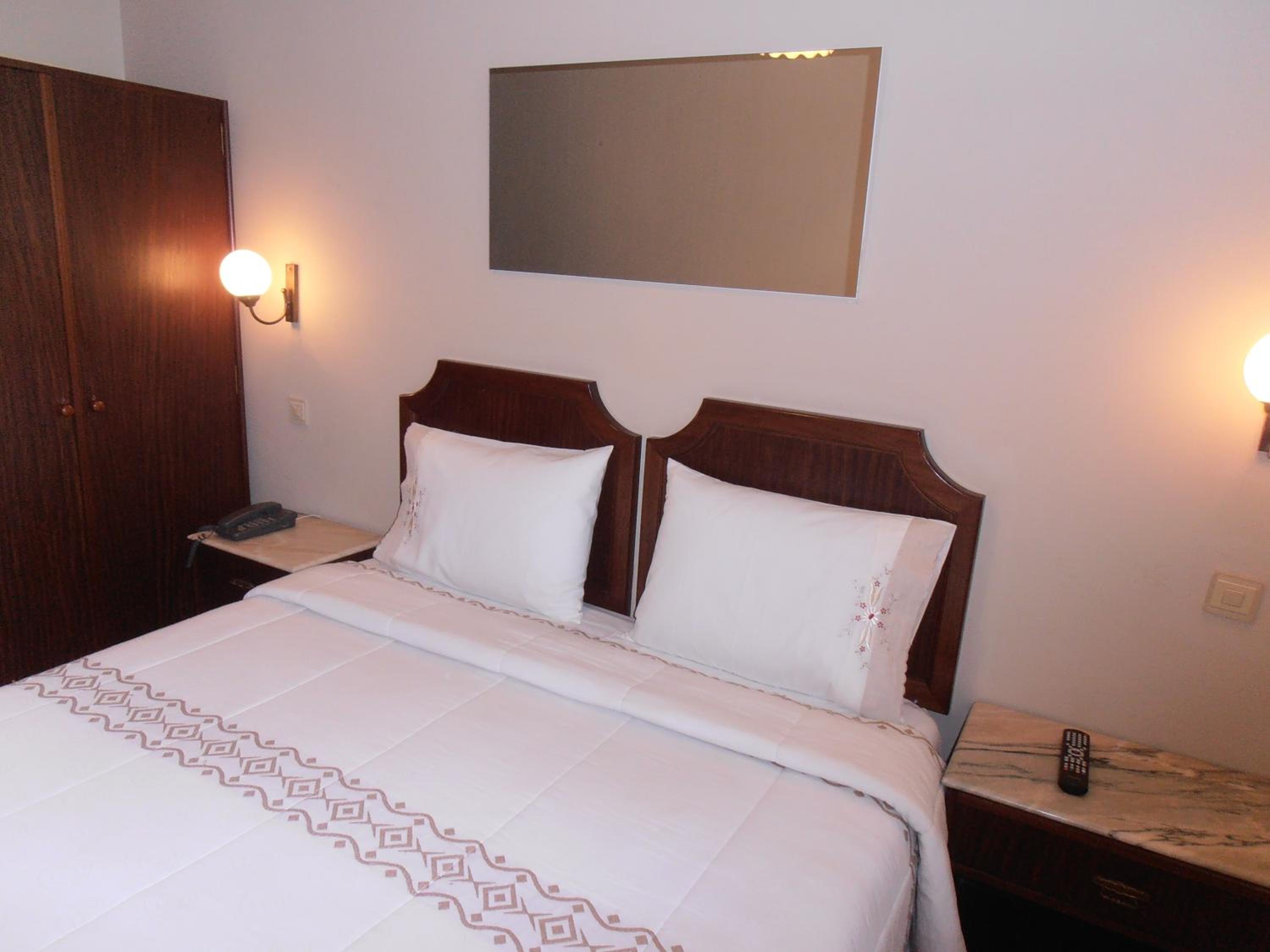 Standard Double or Twin Room - Photo 2