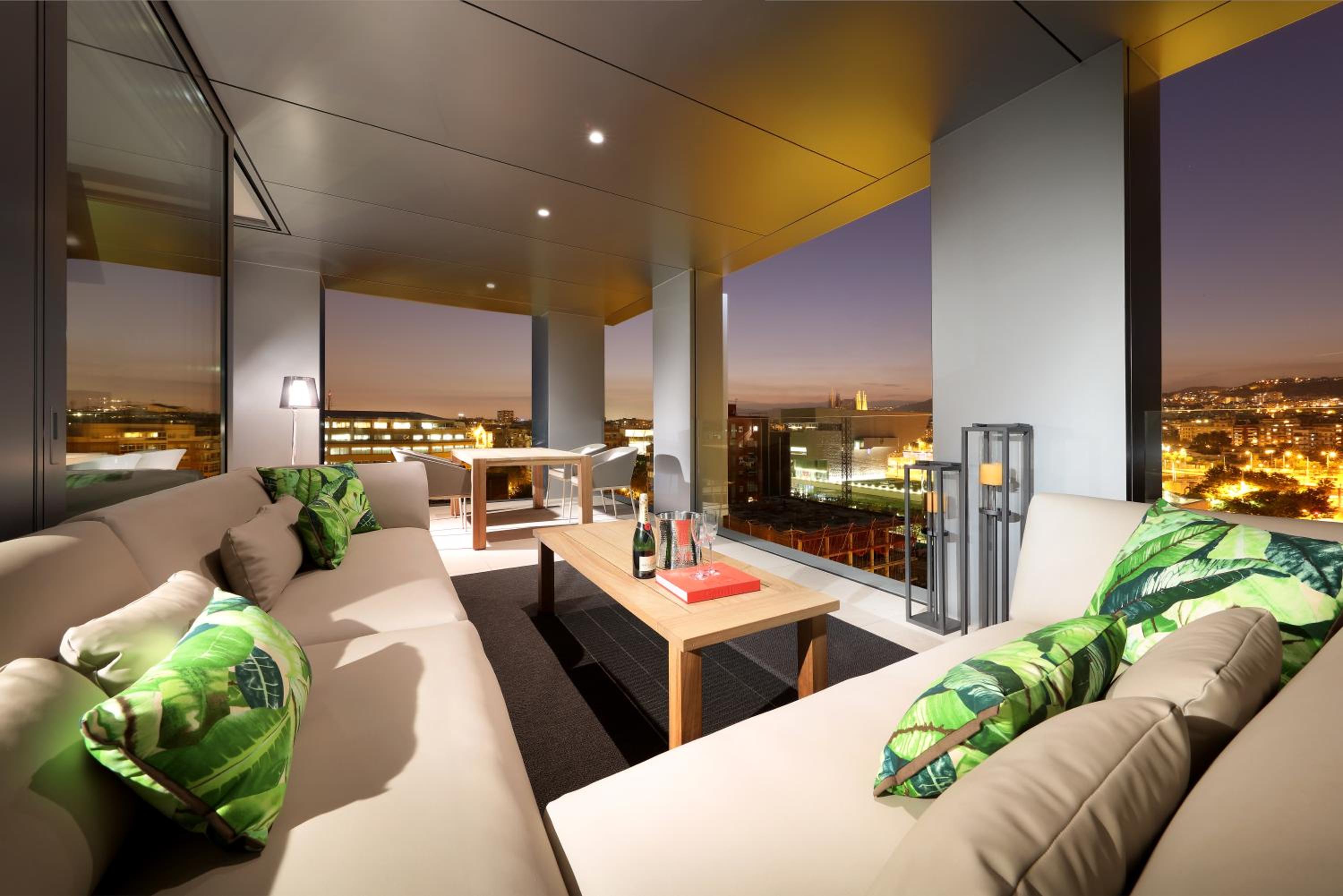 Deluxe Suite with Spa Bath photo 2