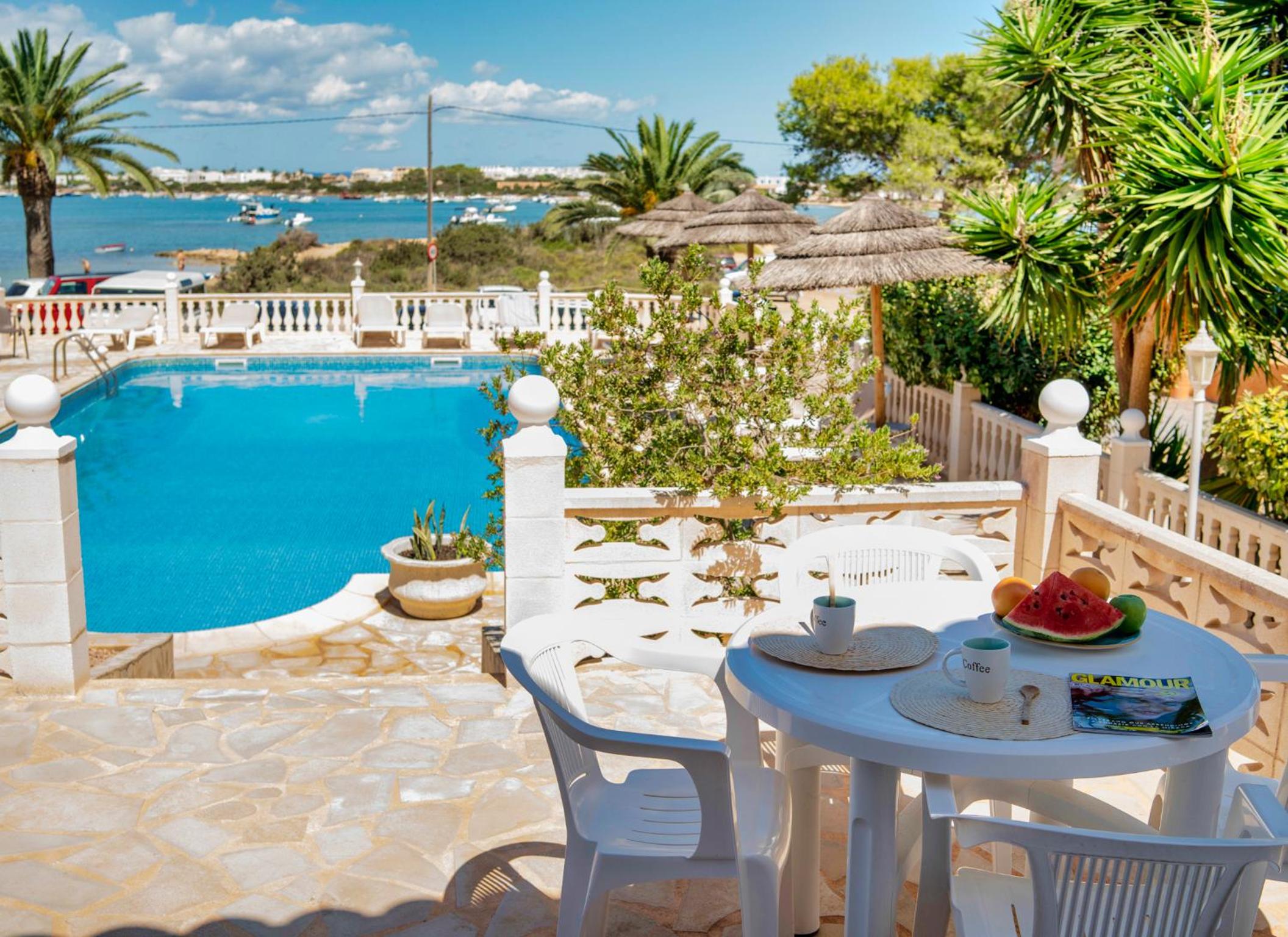 One-Bedroom Apartment with Terrace and Lake View photo 3
