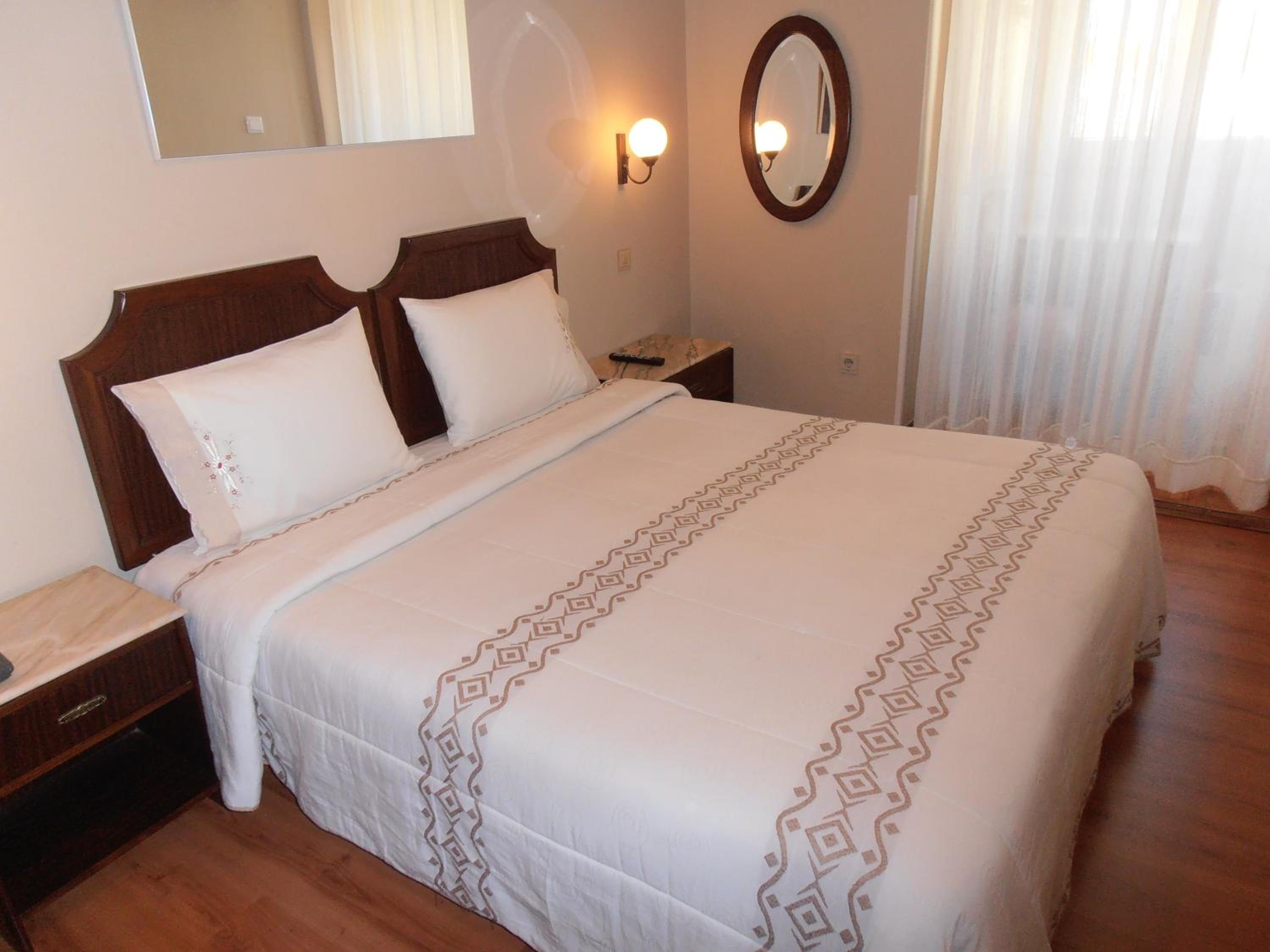 Standard Double or Twin Room - Photo 3