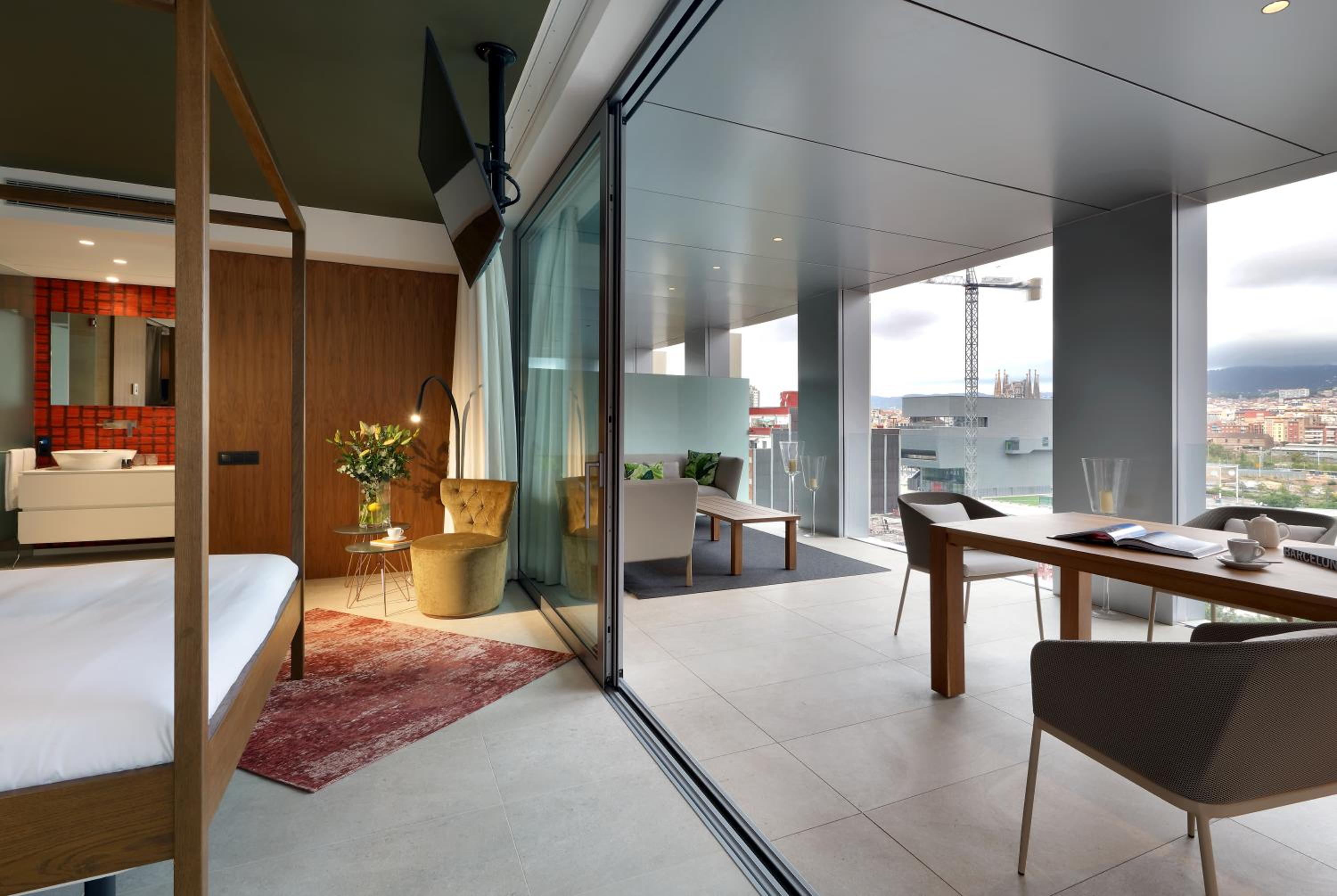 Deluxe Suite with Spa Bath photo 3