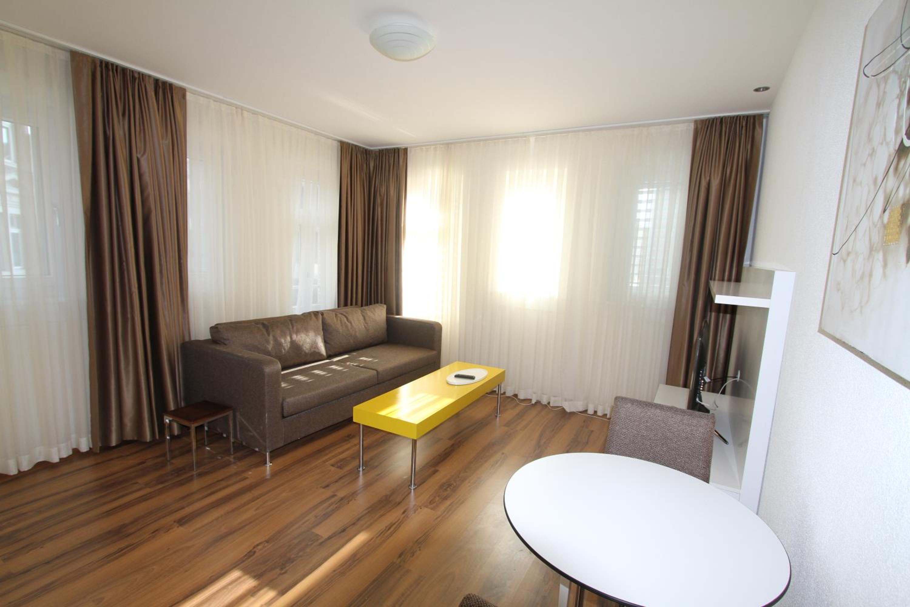 Luxury One-Bedroom Apartment photo 1