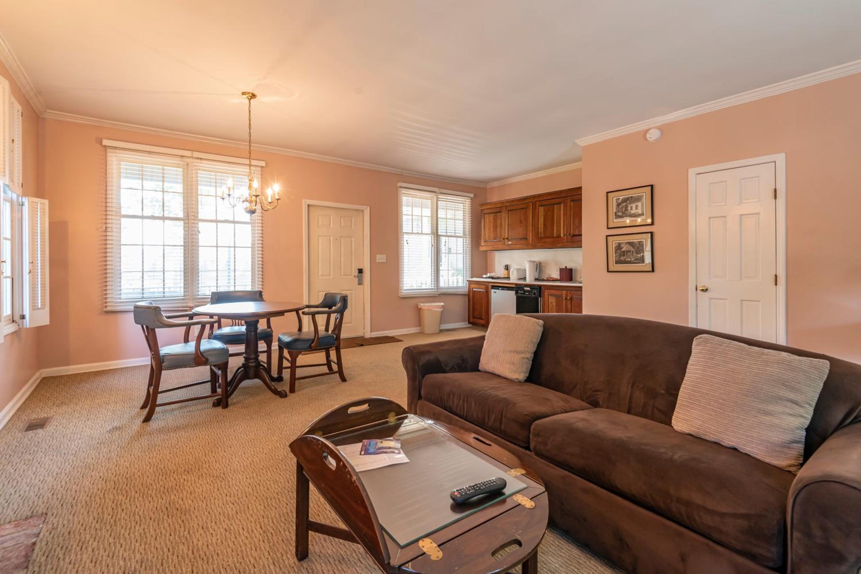 One-Bedroom Suite - Photo 1