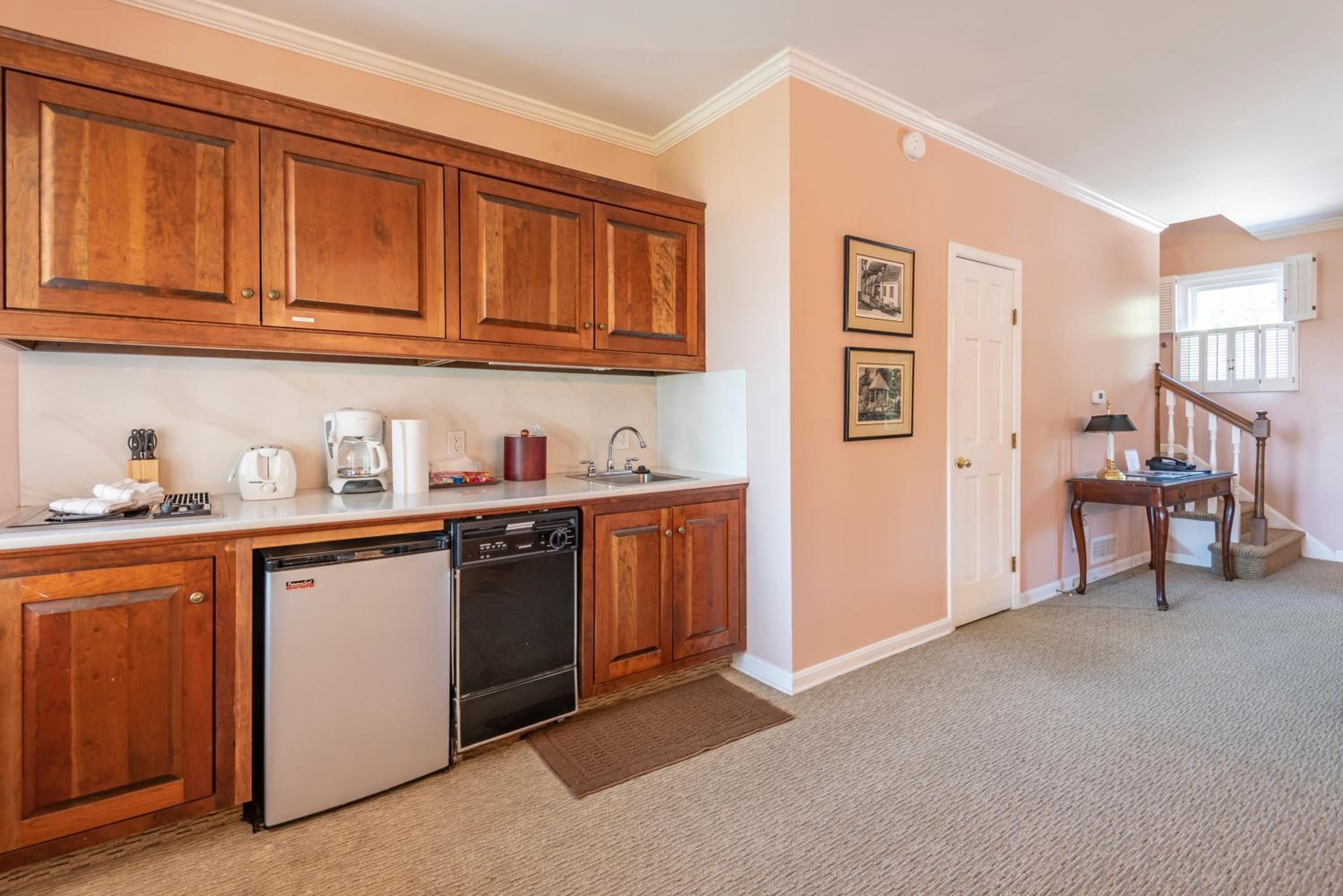 One-Bedroom Suite - Photo 2
