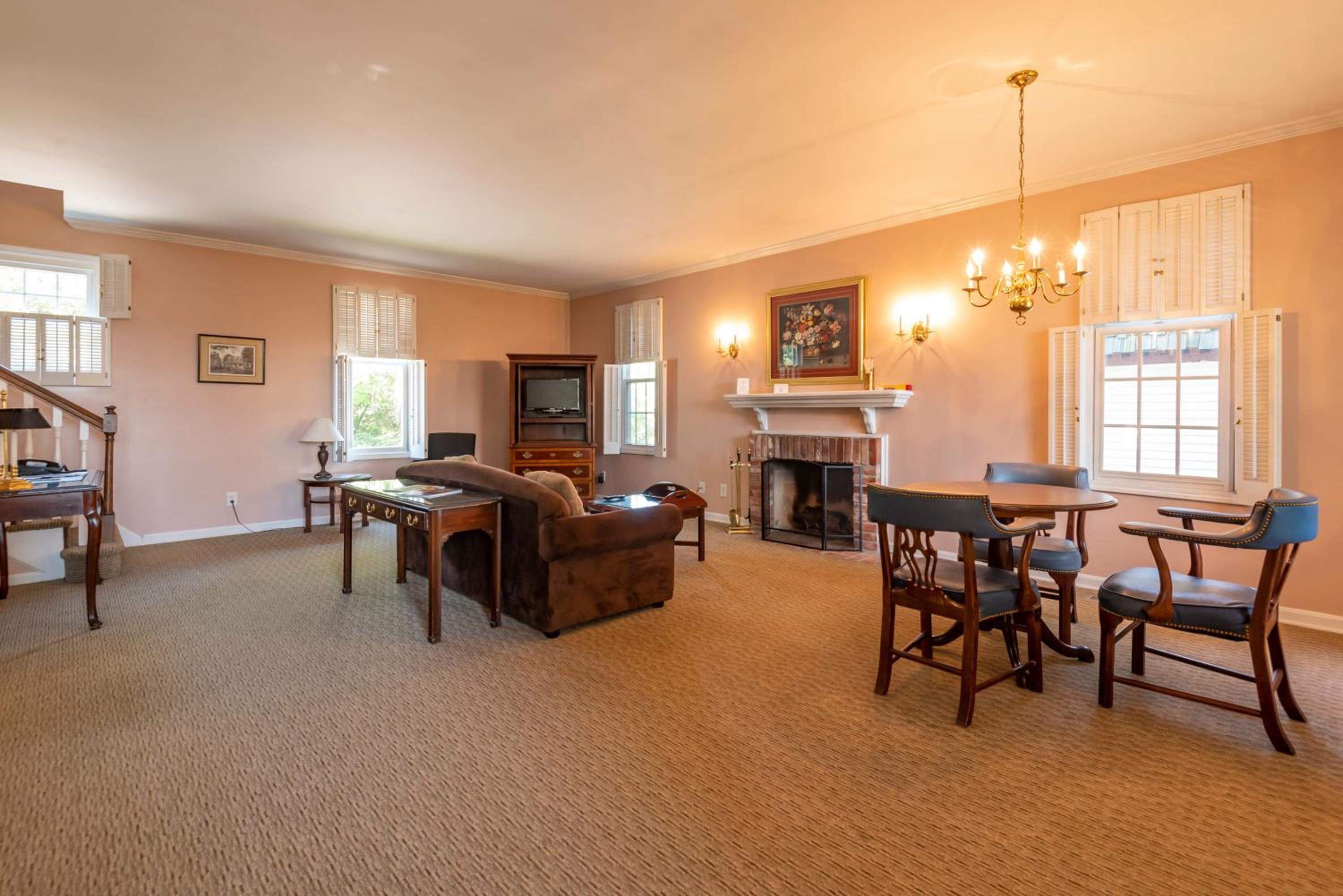 One-Bedroom Suite - Photo 3