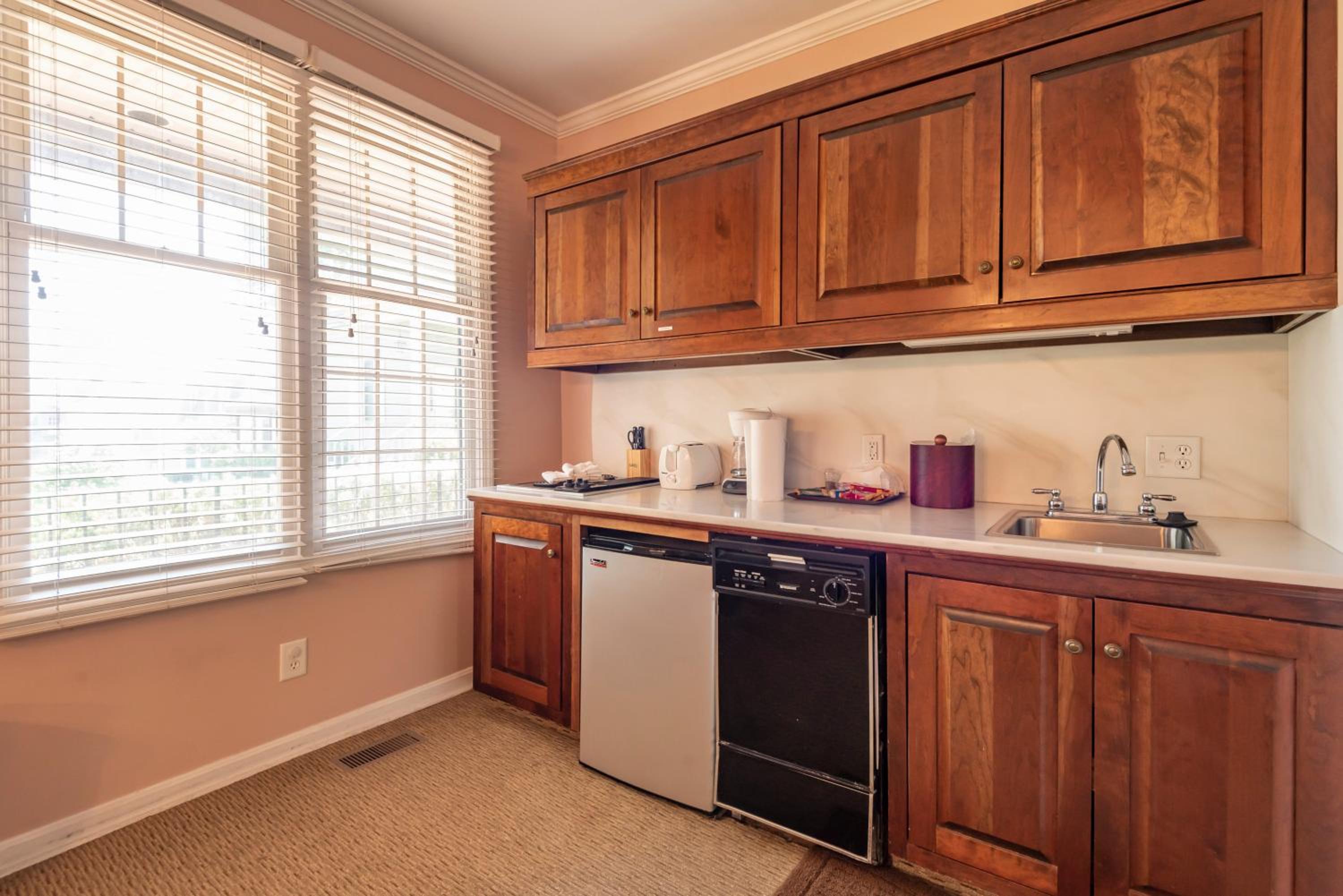 One-Bedroom Suite - Photo 4