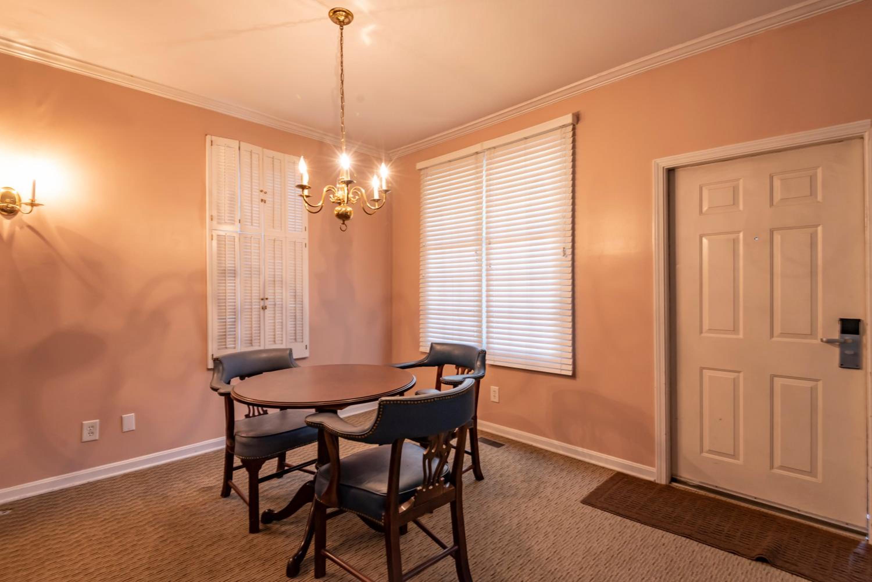 One-Bedroom Suite - Photo 5