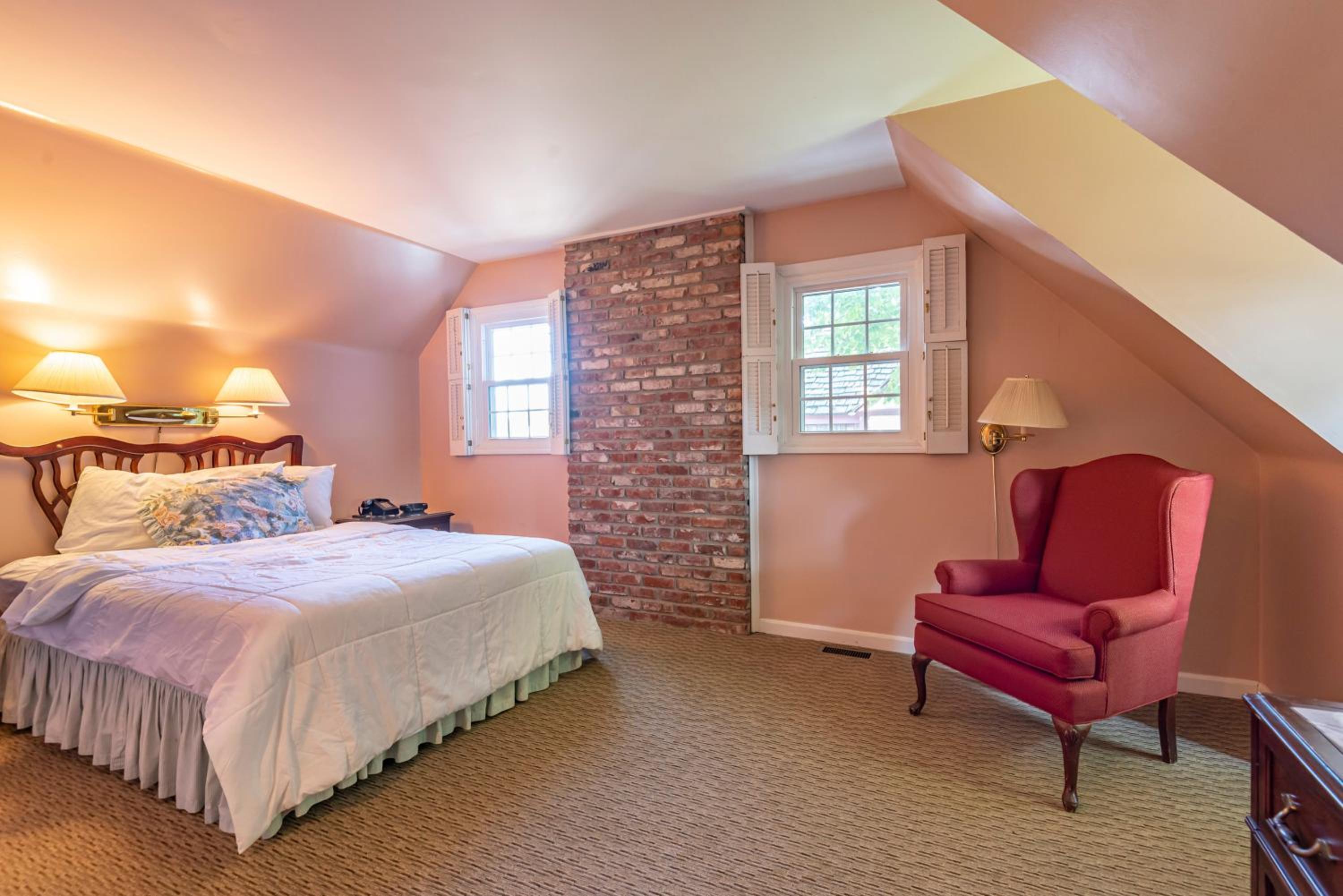 One-Bedroom Suite - Photo 7