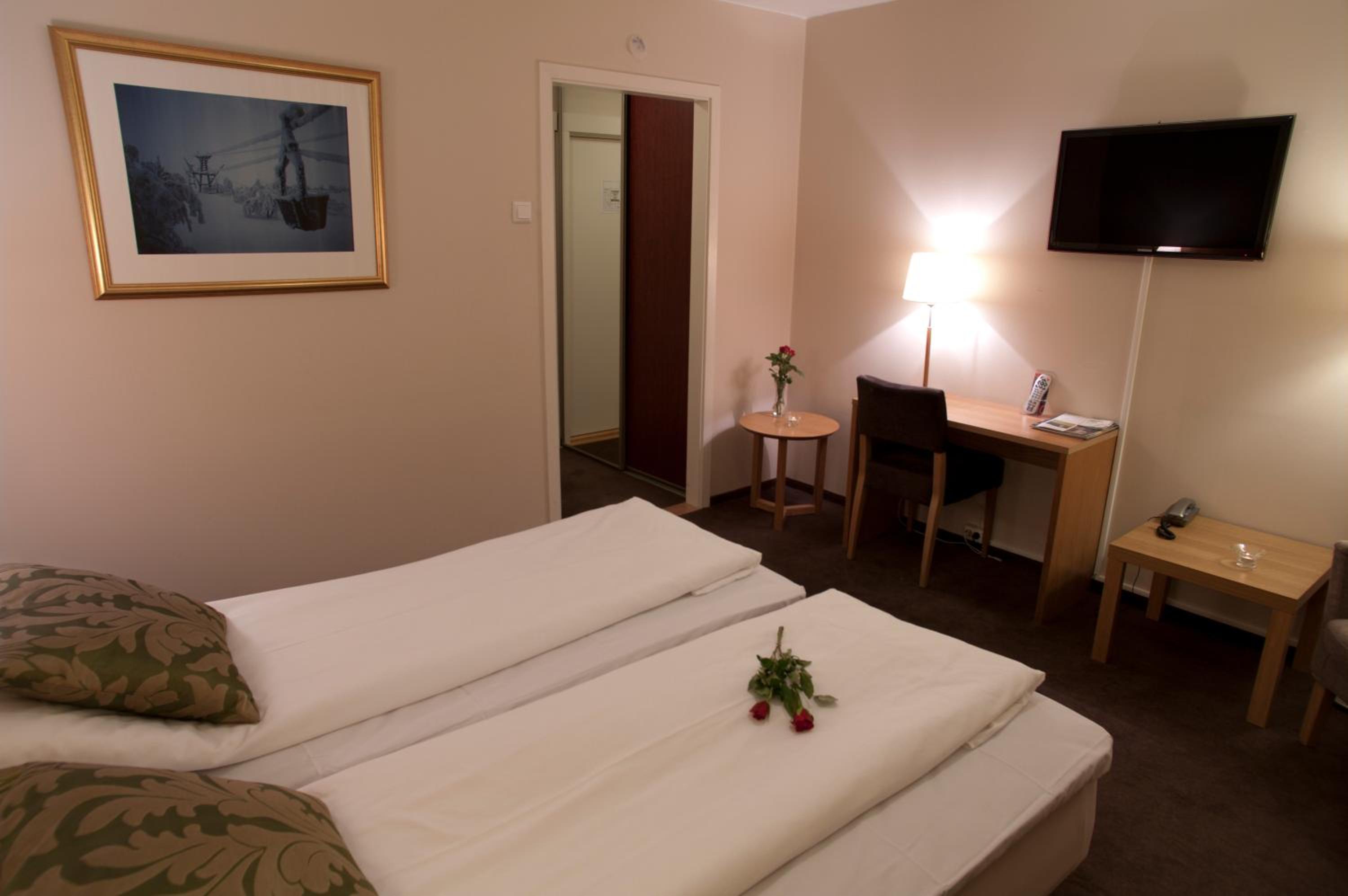 Standard Twin Room - Photo 2