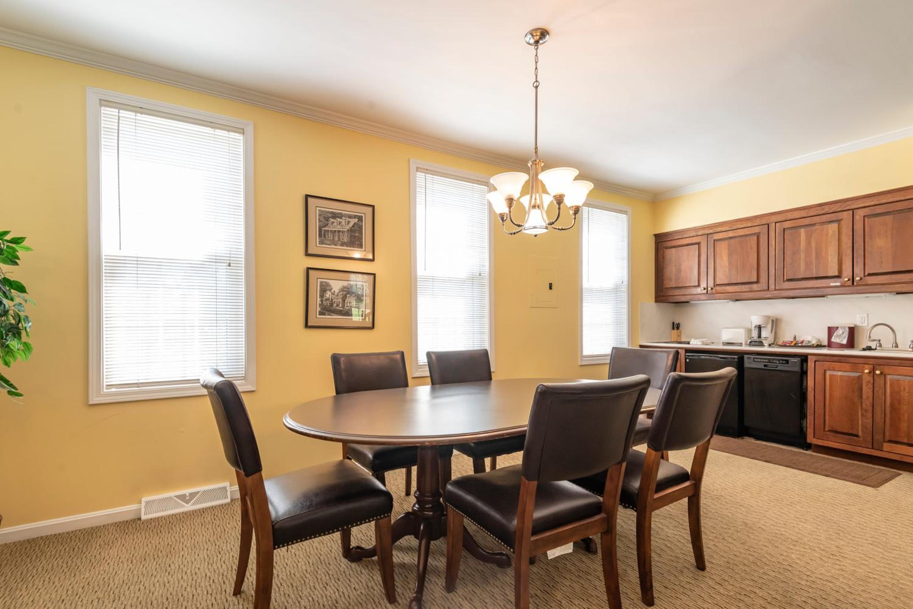 Standard Suite - Photo 3
