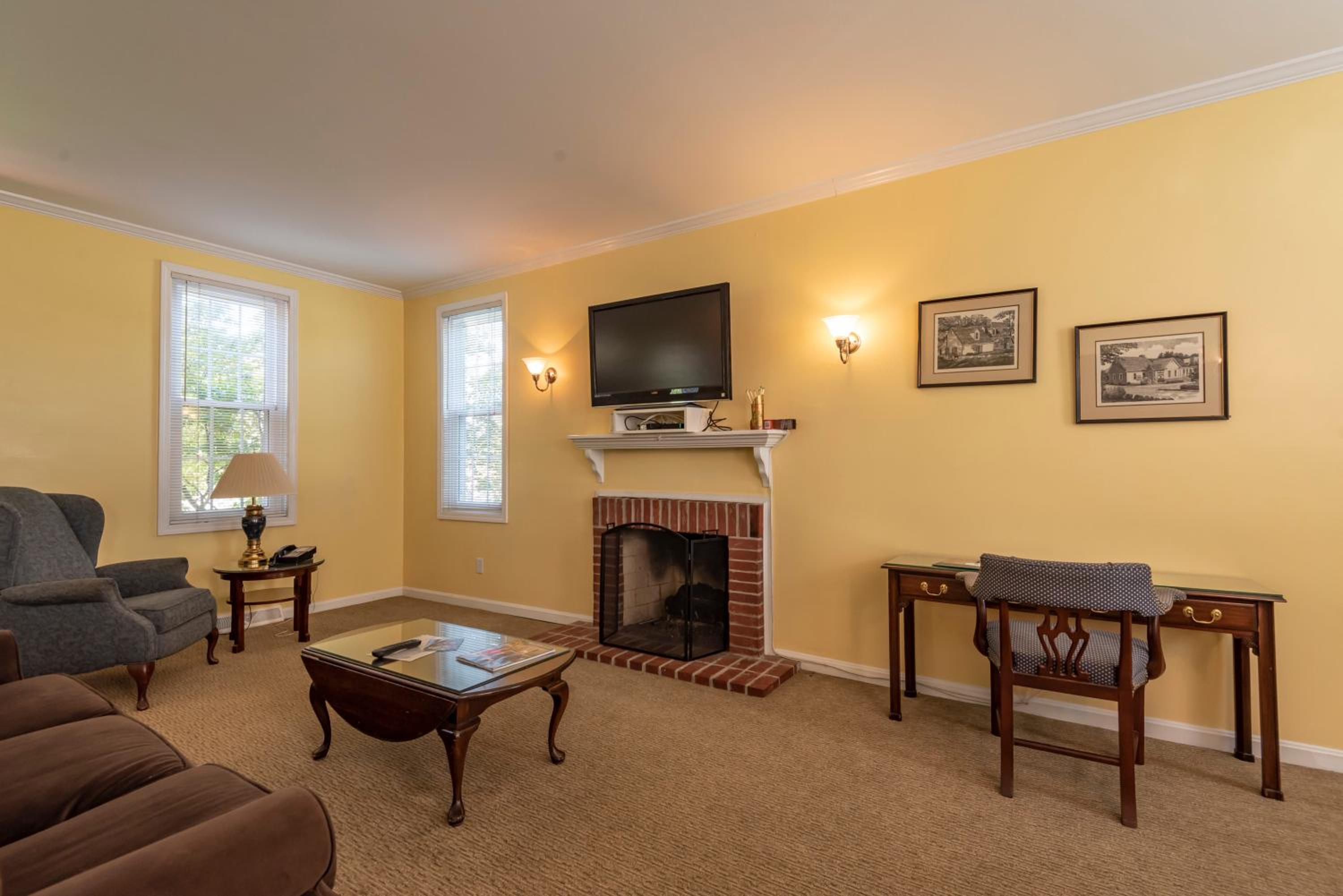 Standard Suite - Photo 7