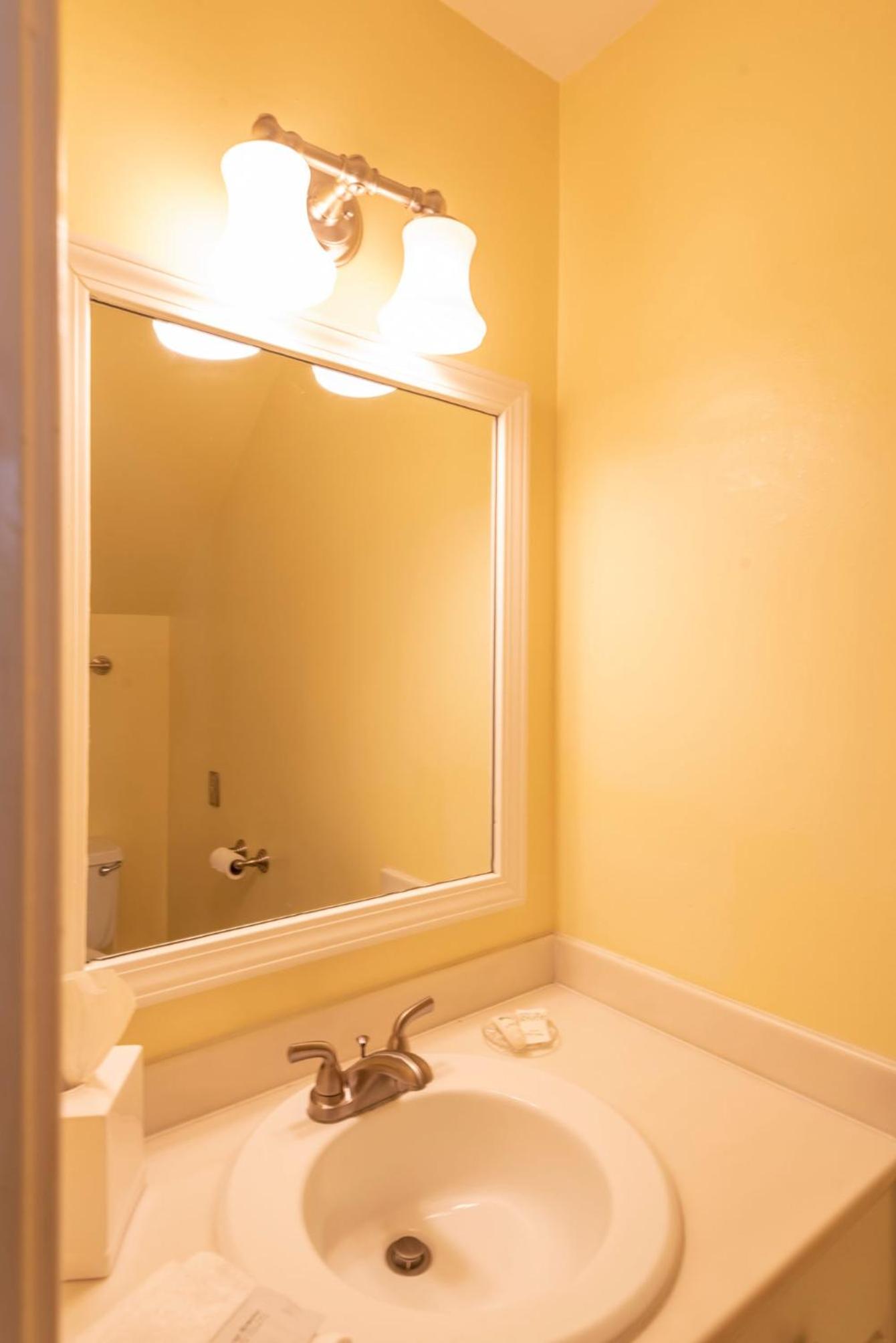 Standard Suite - Photo 9