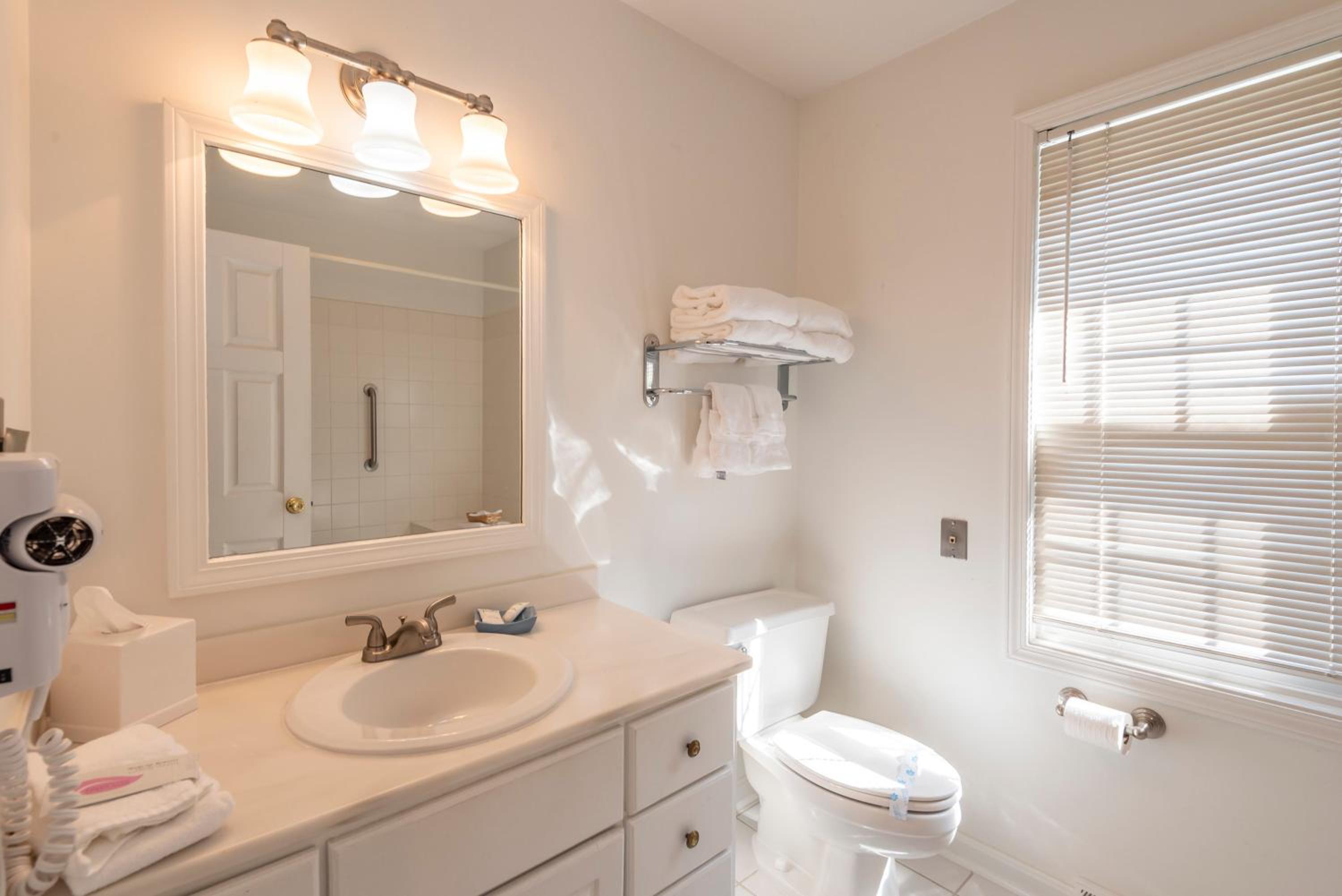 Standard Suite - Photo 10