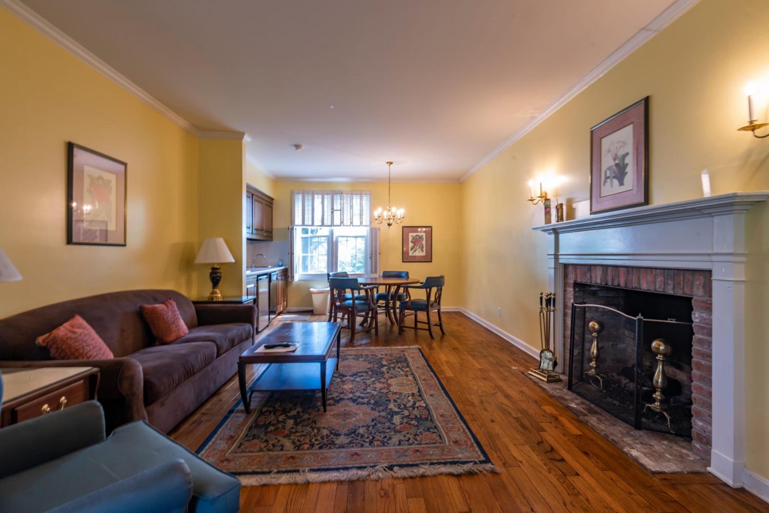 Queen Suite - Photo 5