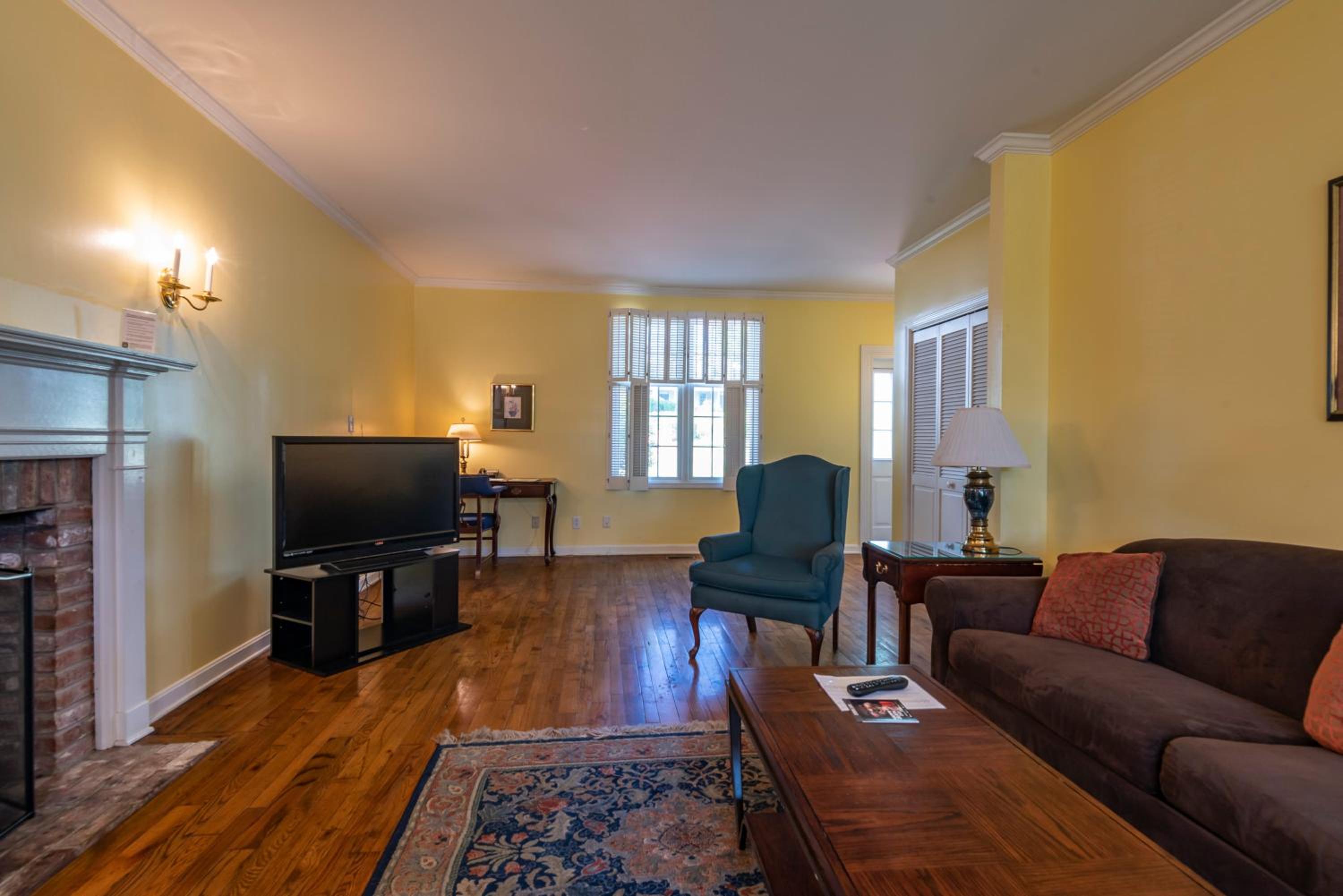Queen Suite - Photo 4