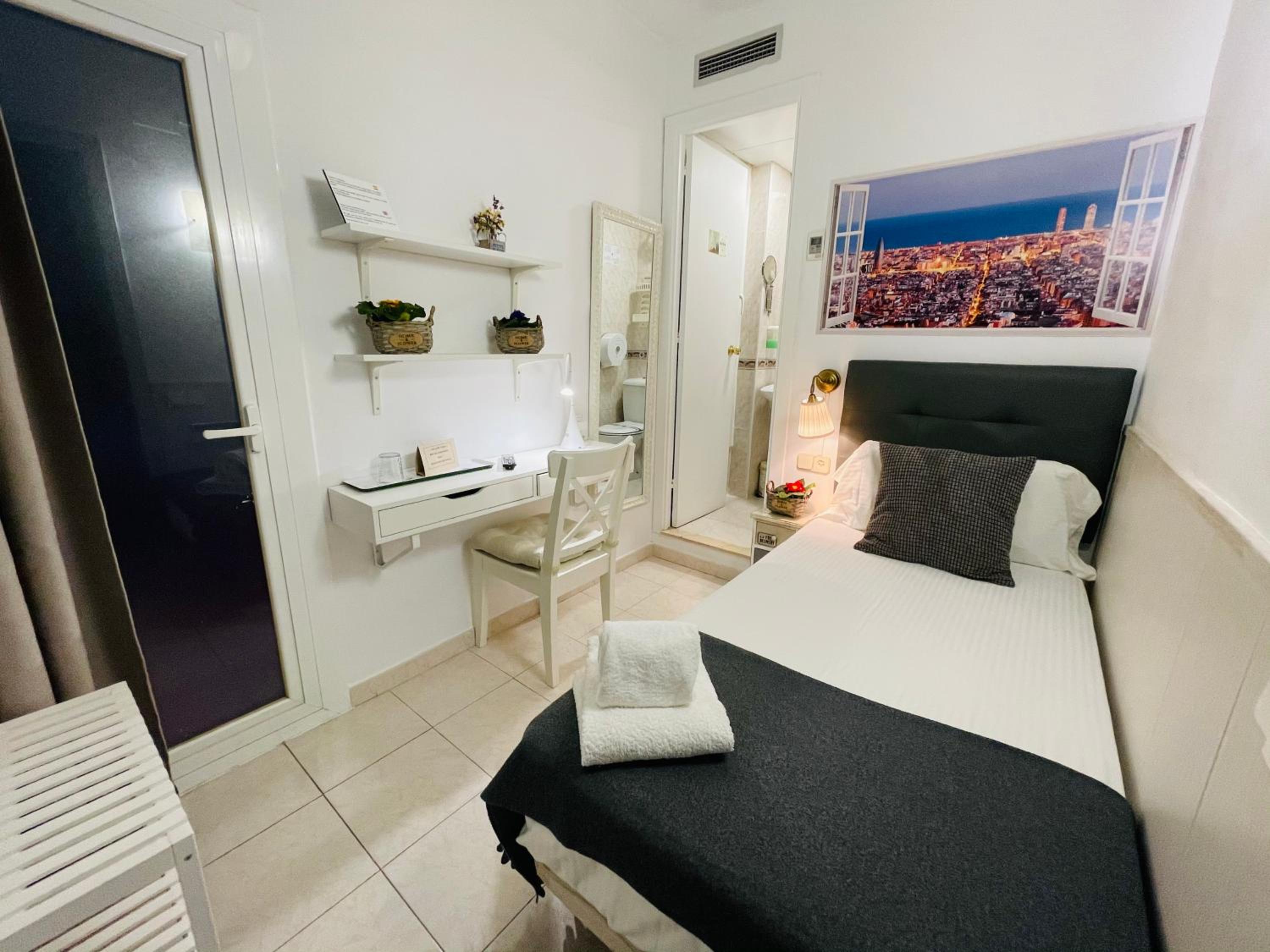 Single Room photo 2