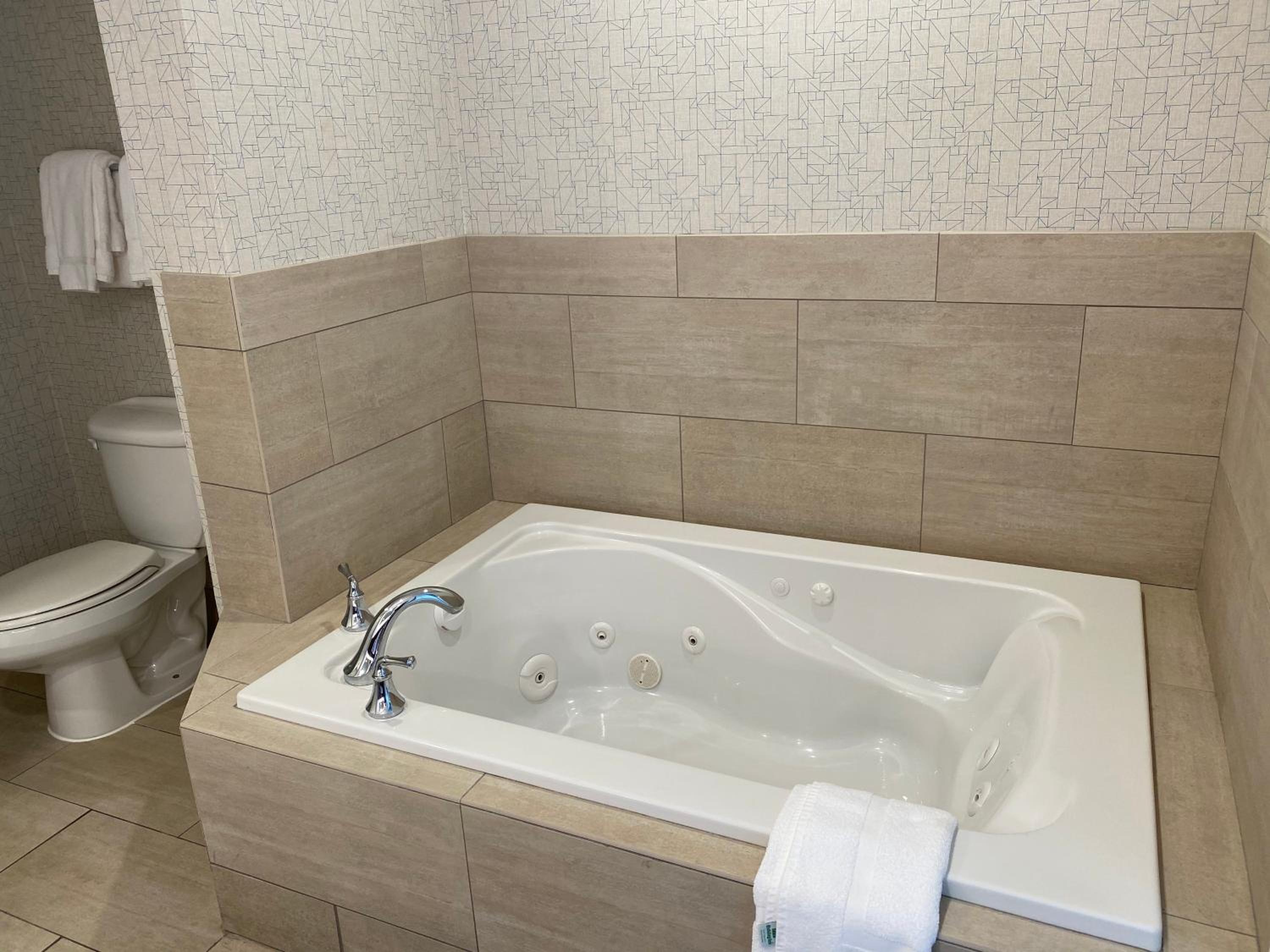 King Room with Jetted Tub - Photo 2