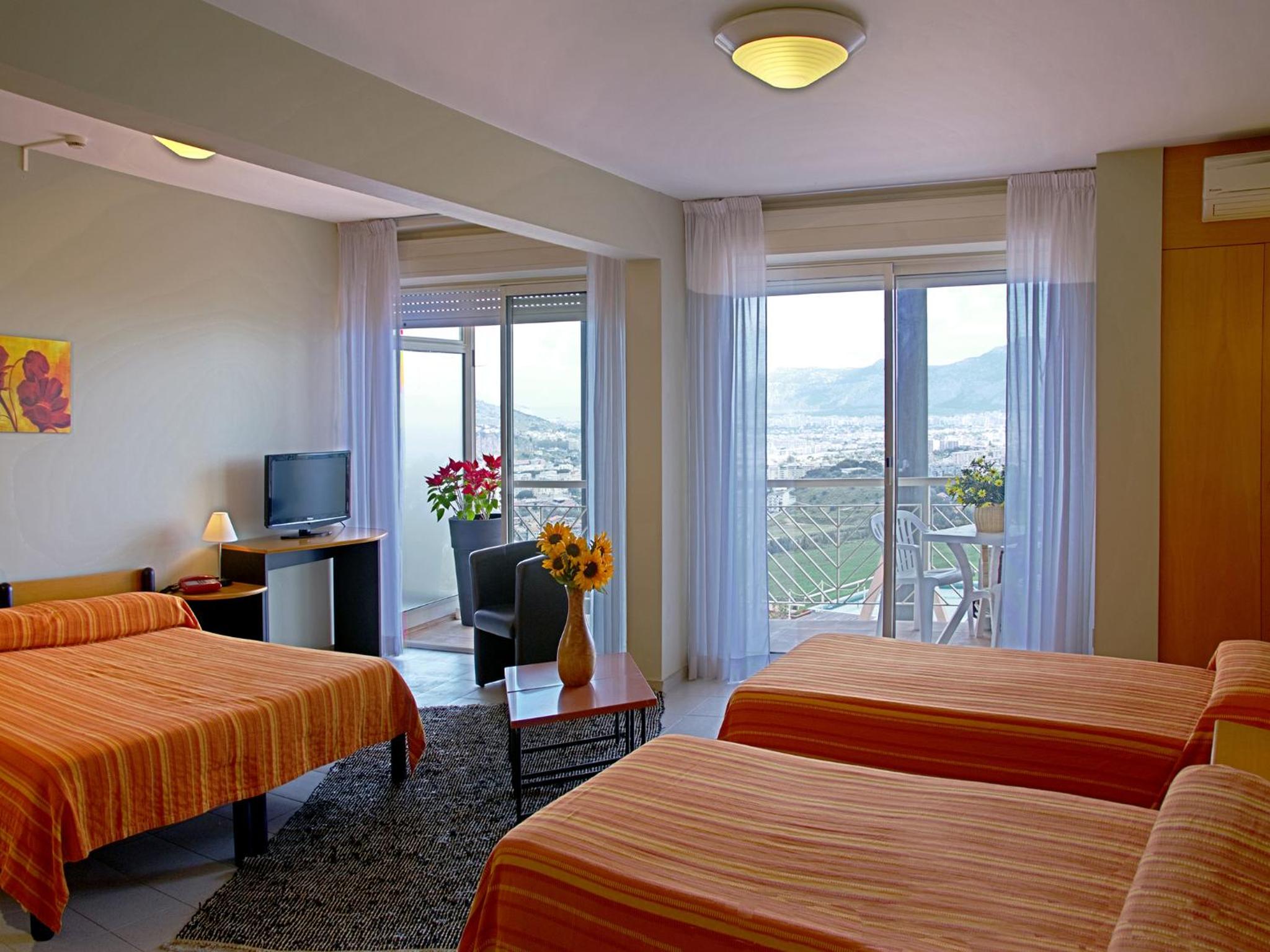 Standard Quadruple Room with View - Photo 1