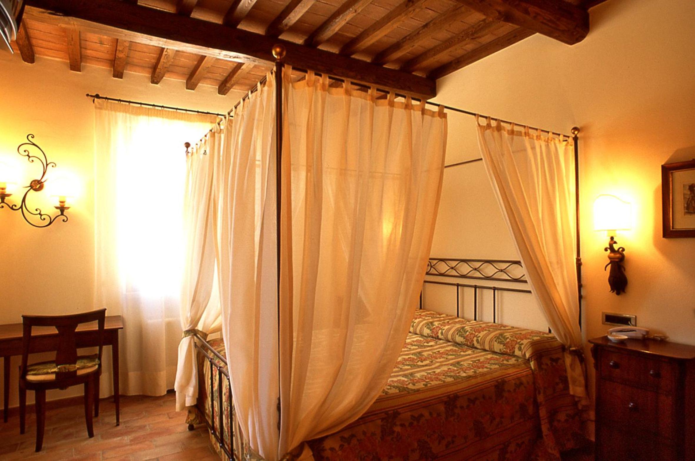 Double Room with Balcony - Photo 2
