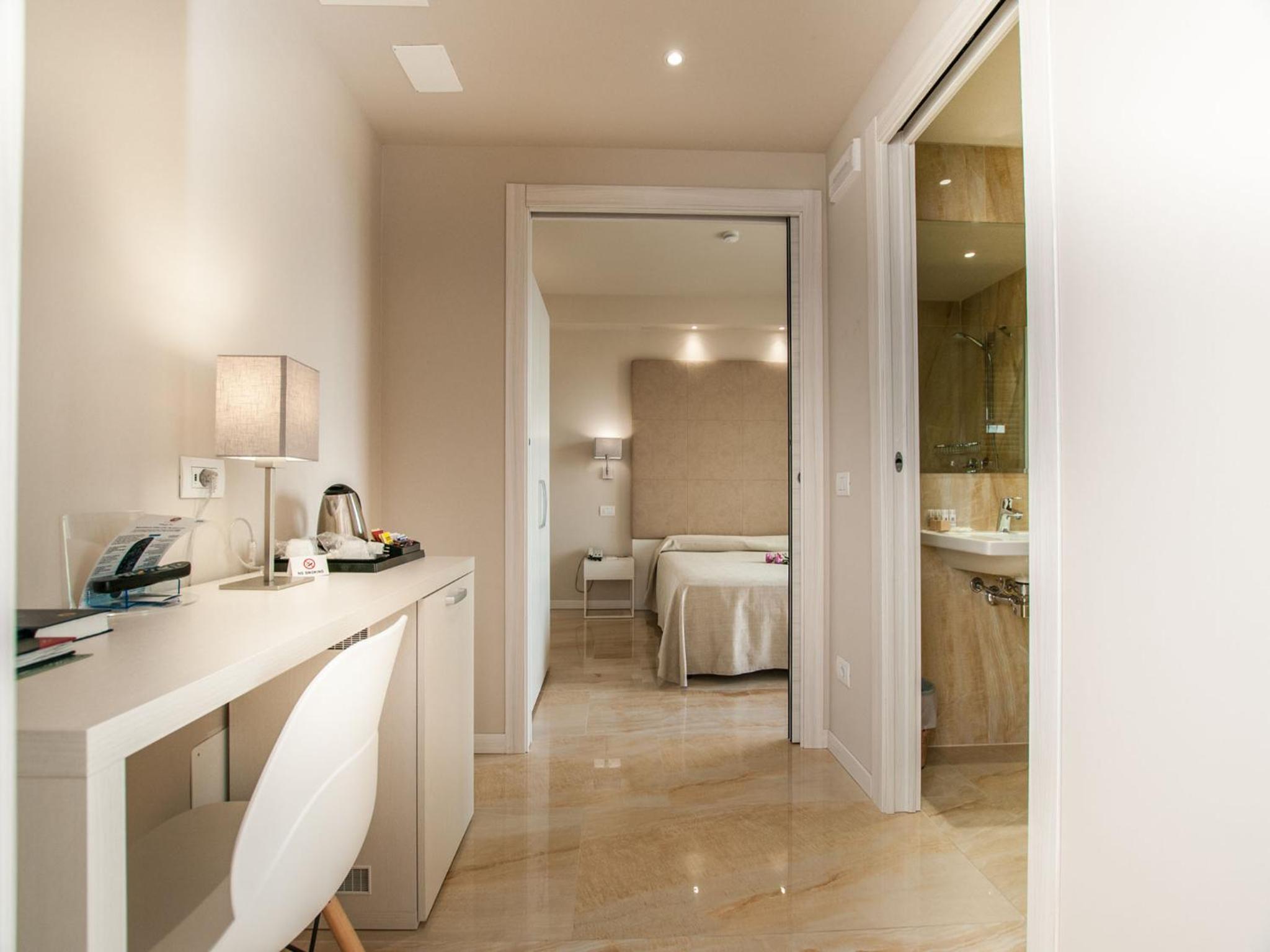 Suite - Photo 10