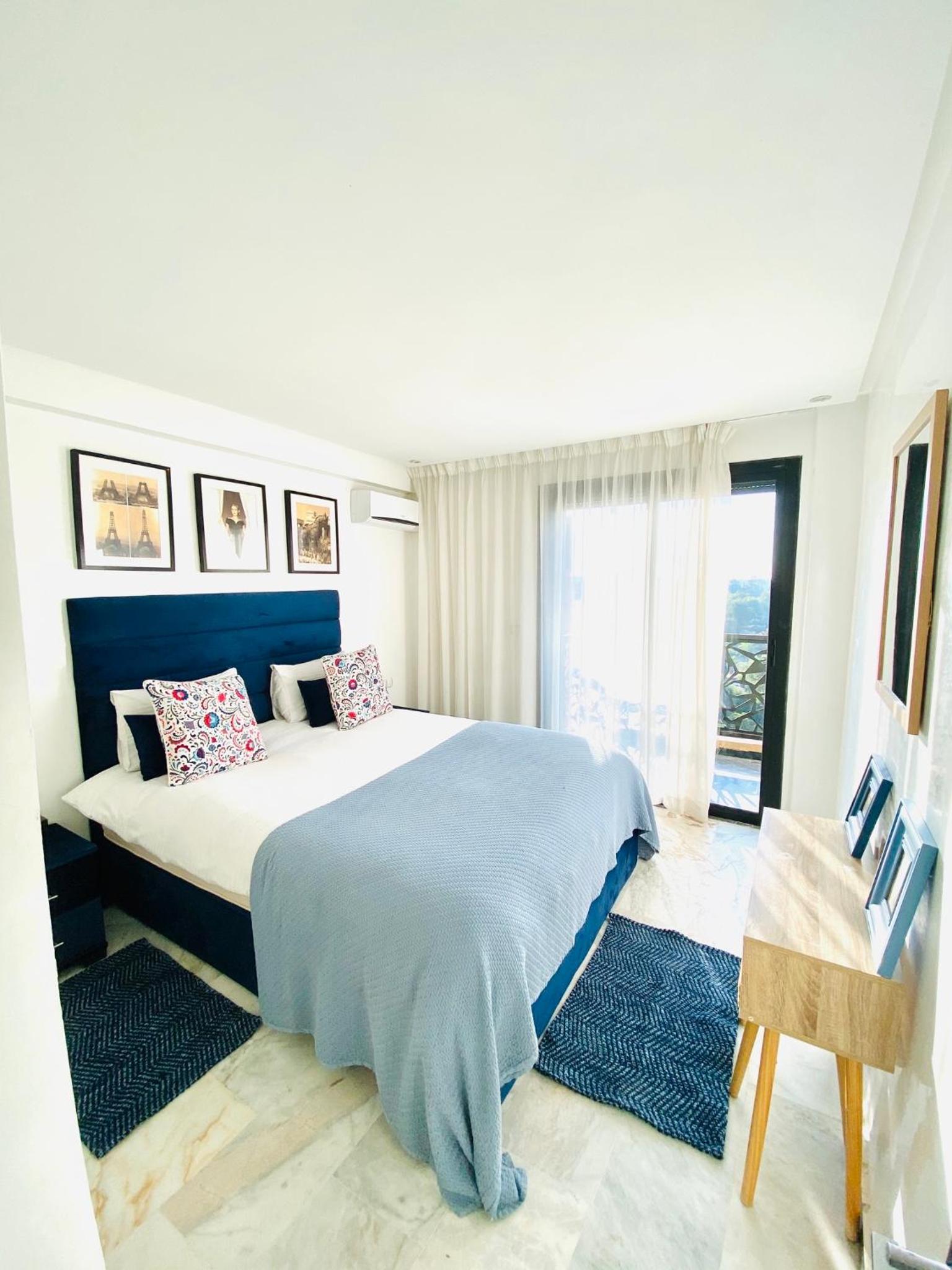 Apartment with Balcony - Photo 21