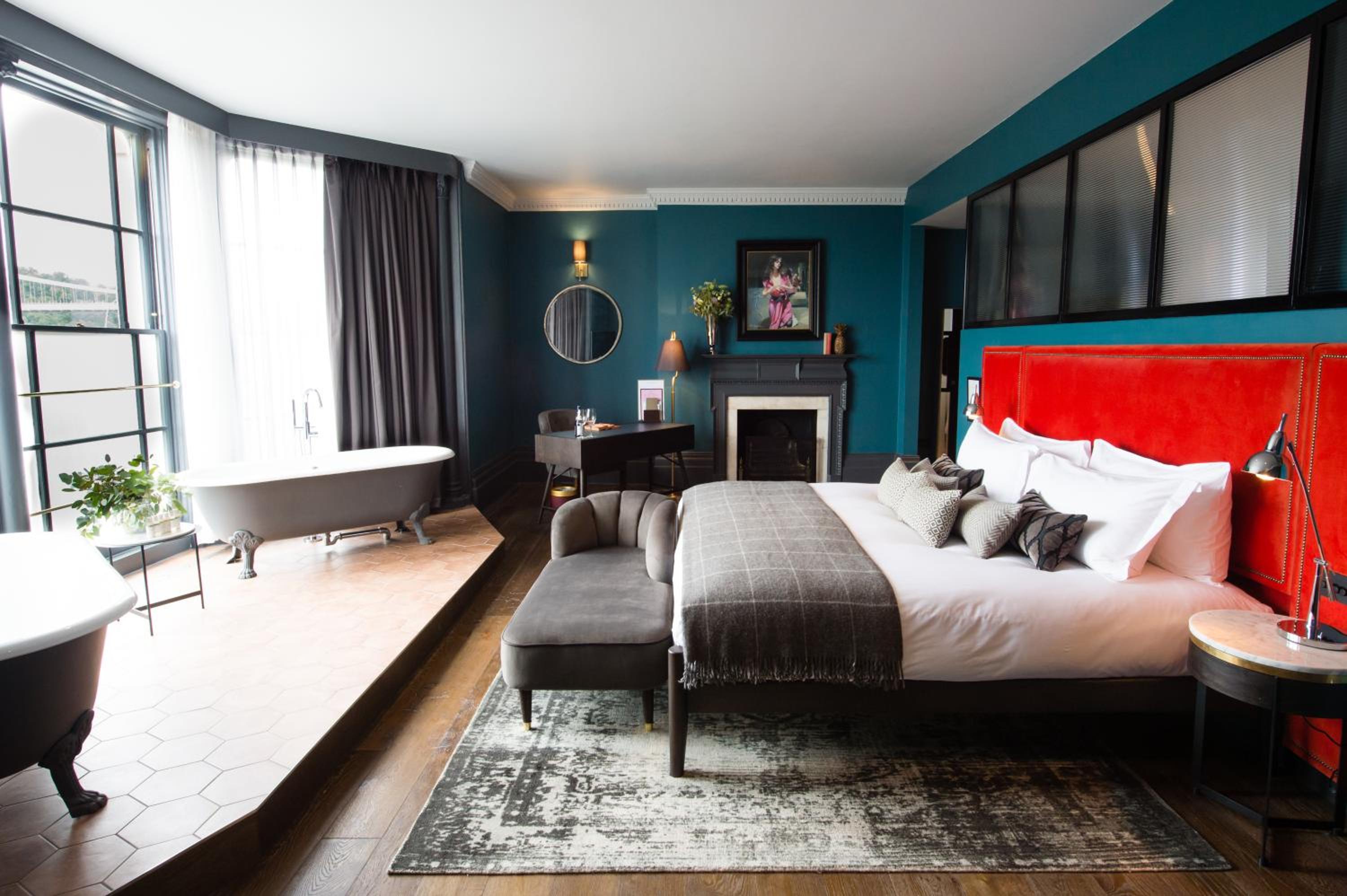 Signature Suite - Photo 6