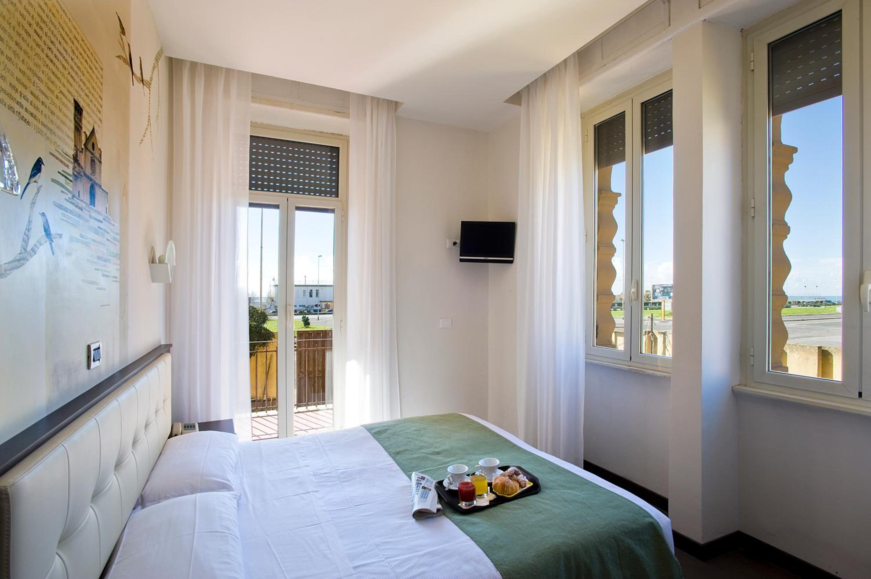 Double or Twin Room with Sea View - Photo 5