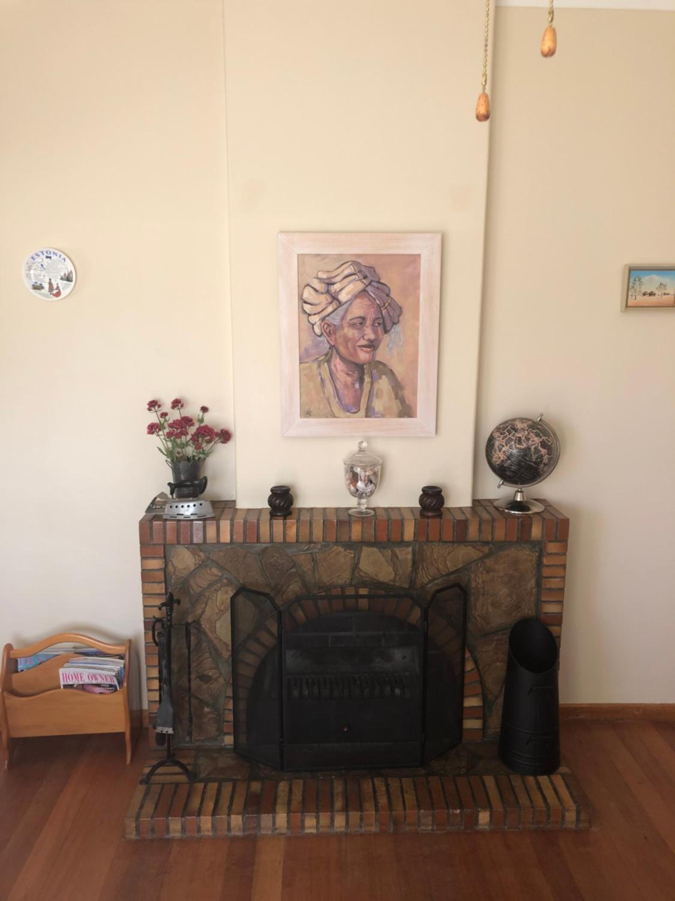 Five-Bedroom House - Photo 7