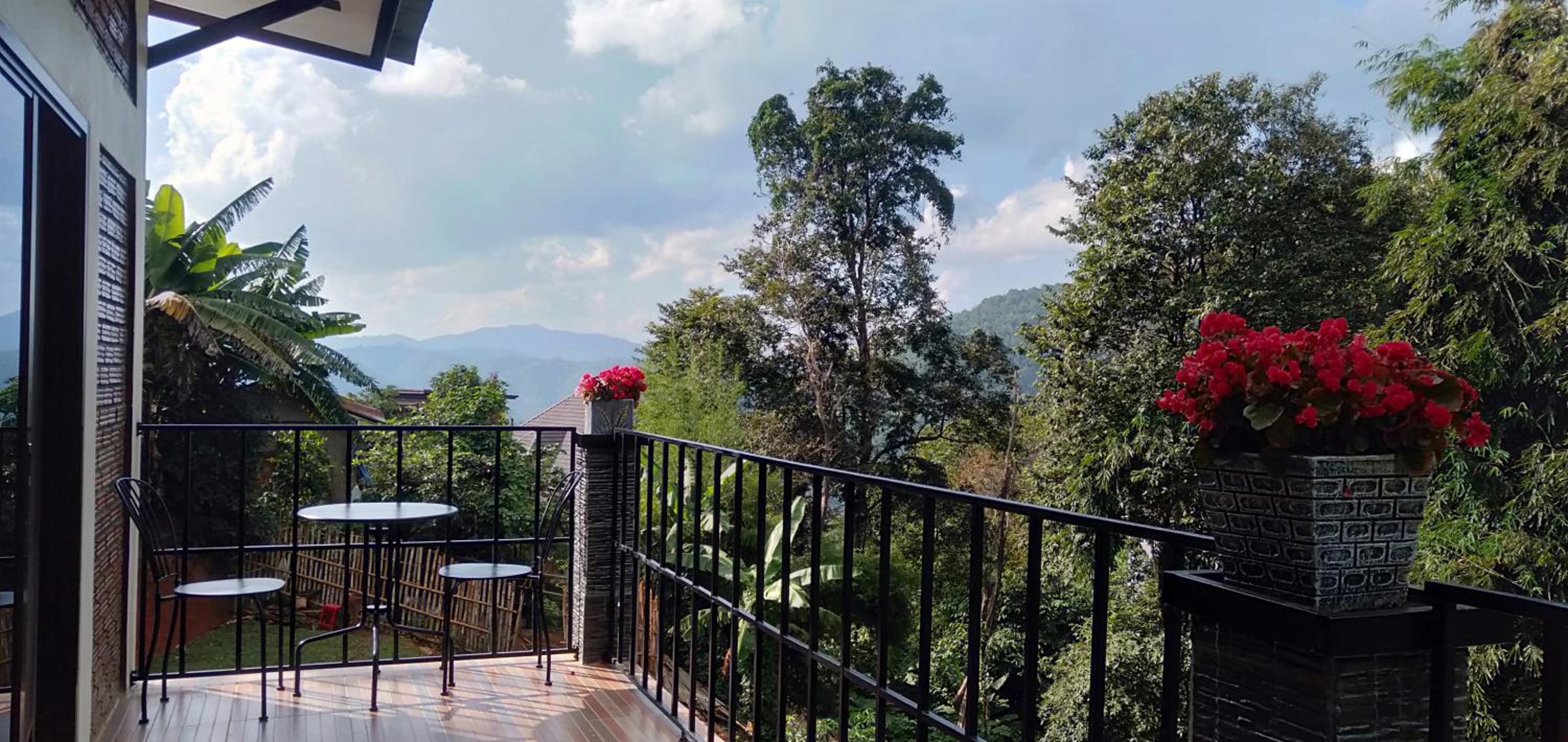 Double Room with Balcony - Photo 12