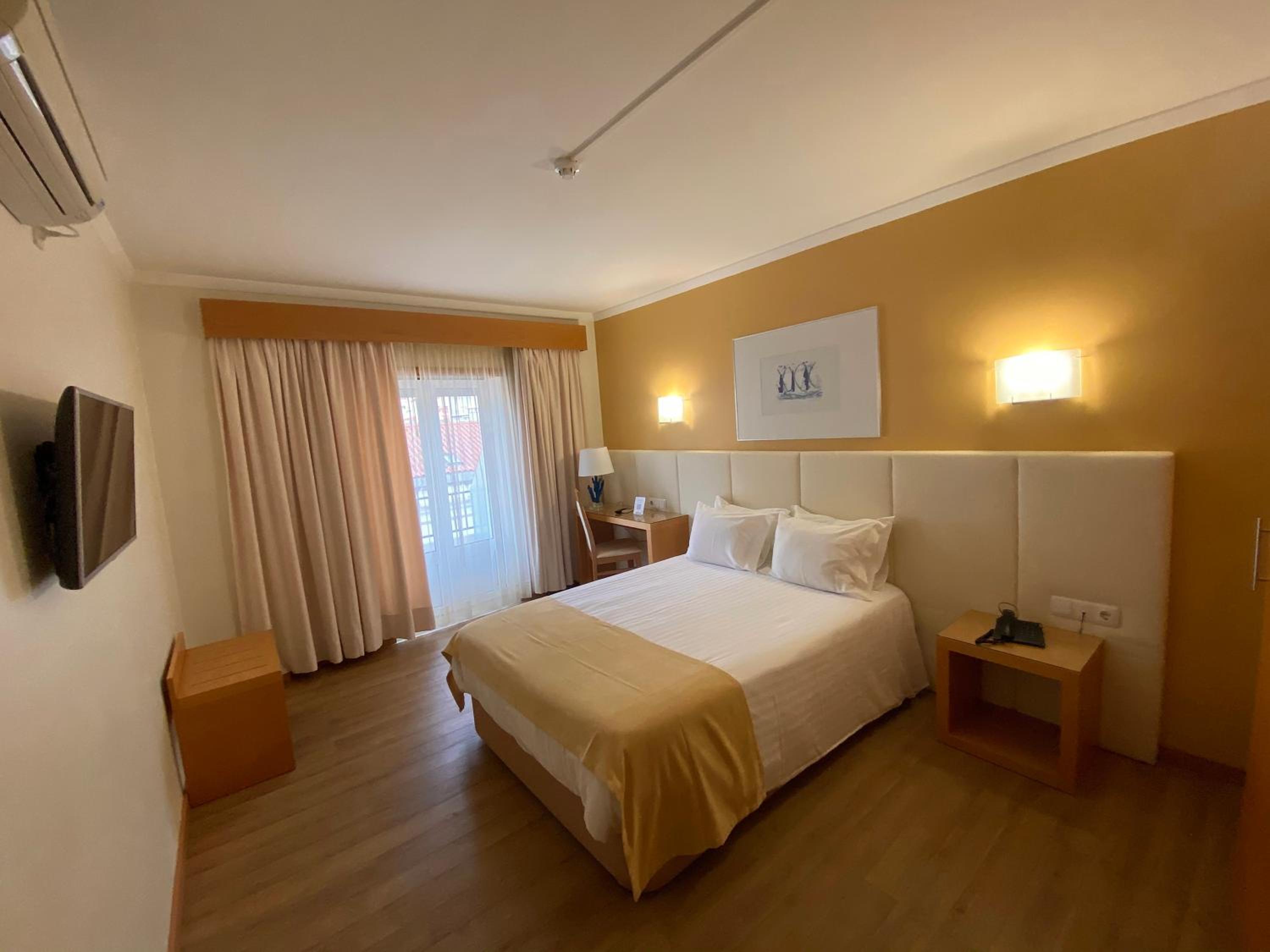 Double or Twin Room - Photo 7
