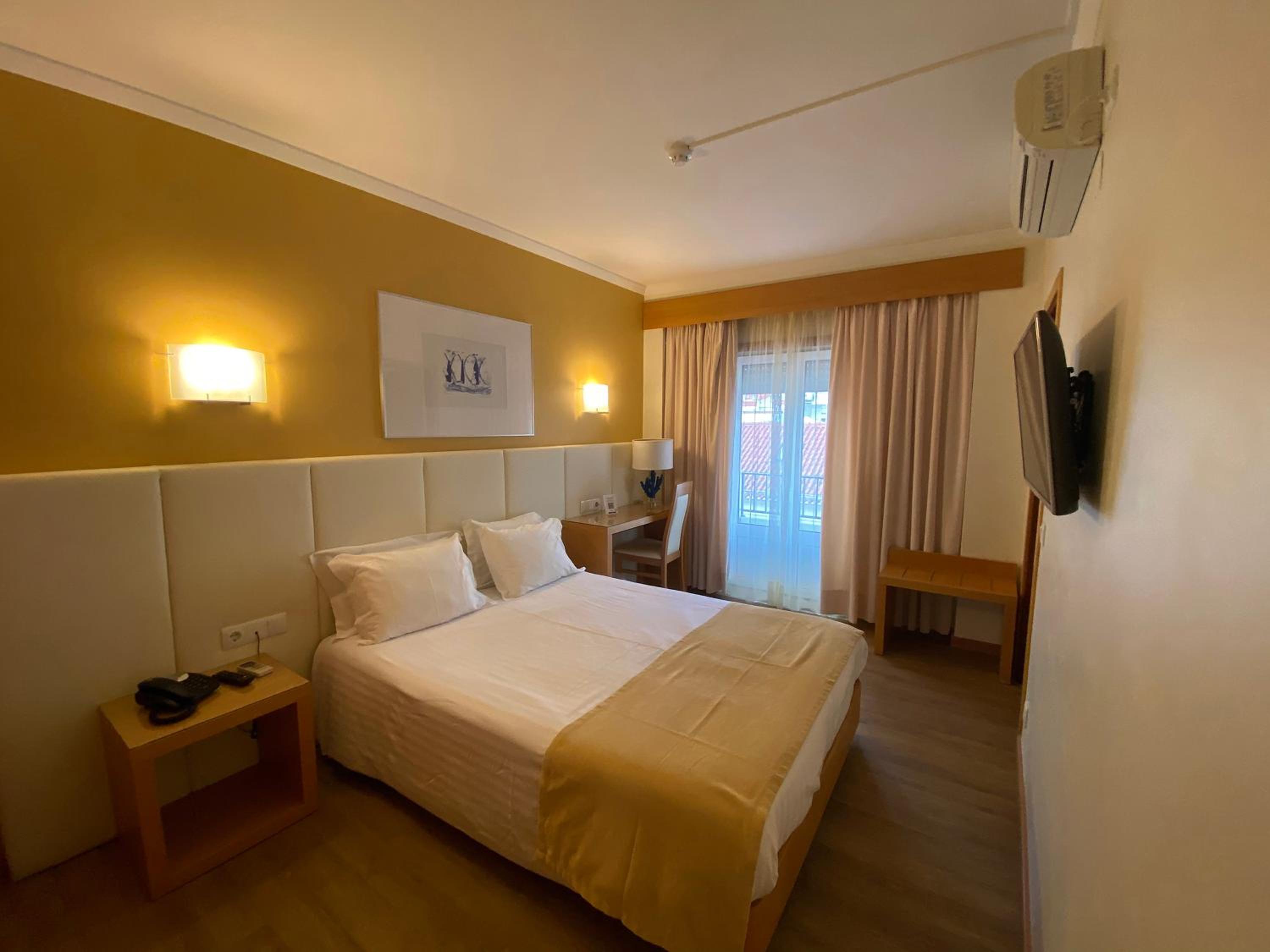 Double or Twin Room - Photo 2