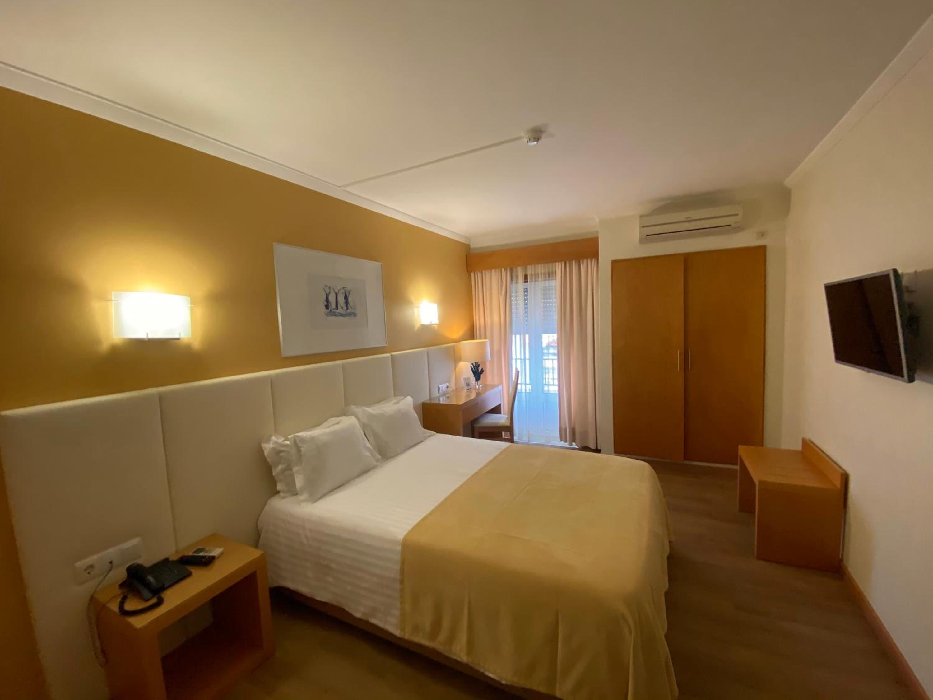 Double or Twin Room - Photo 16