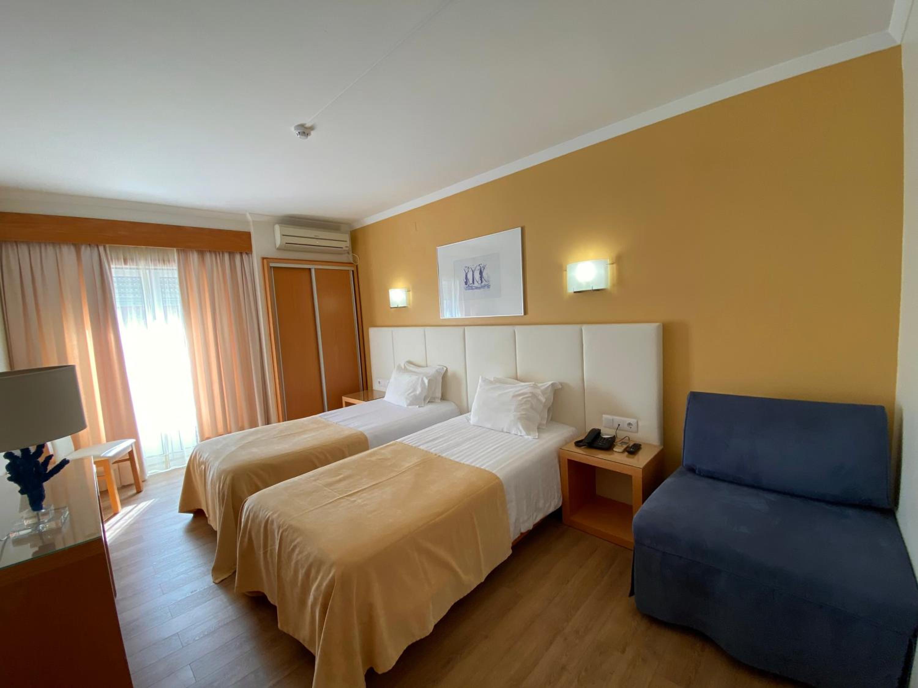 Double or Twin Room - Photo 4