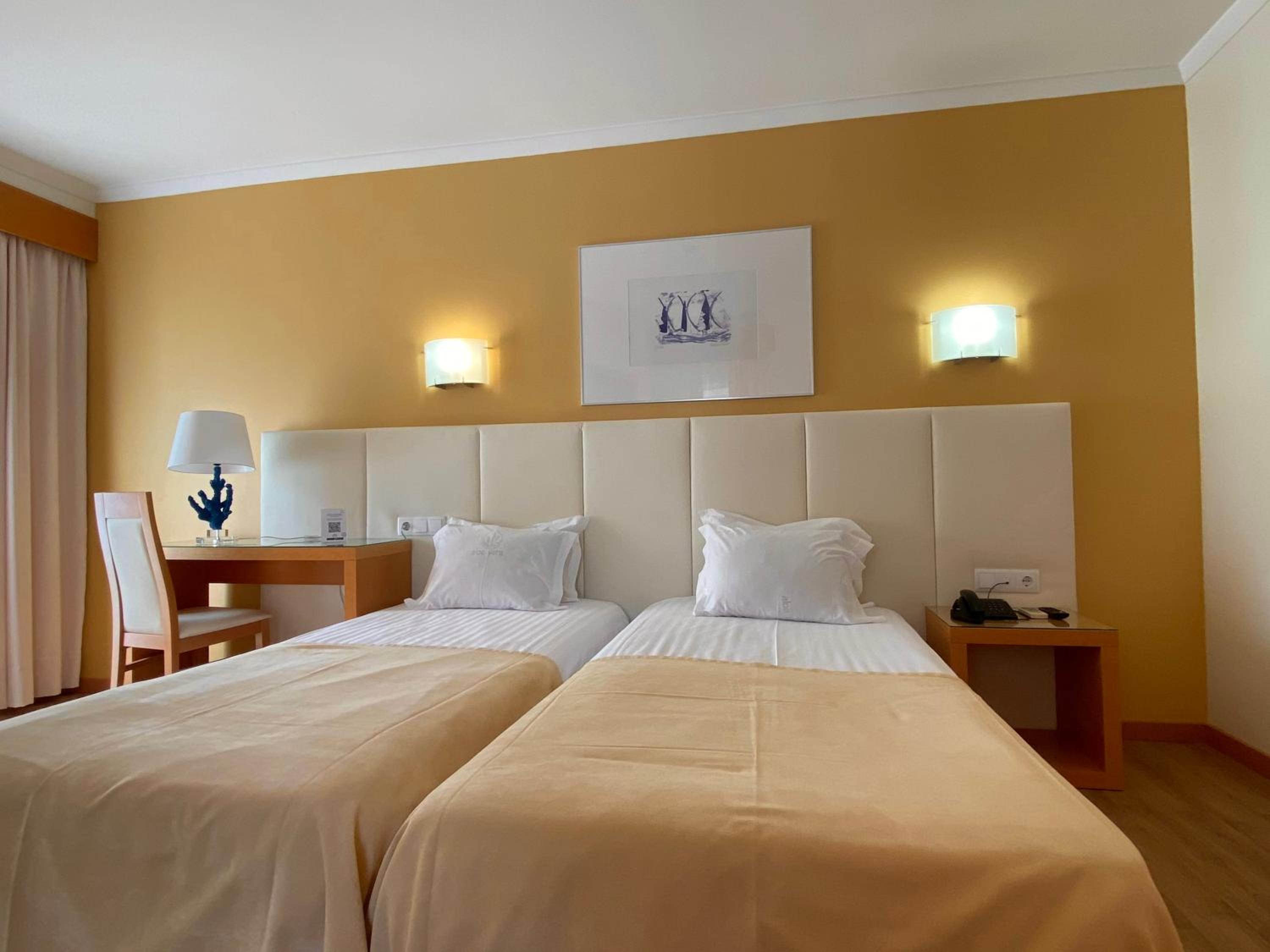 Double or Twin Room - Photo 11