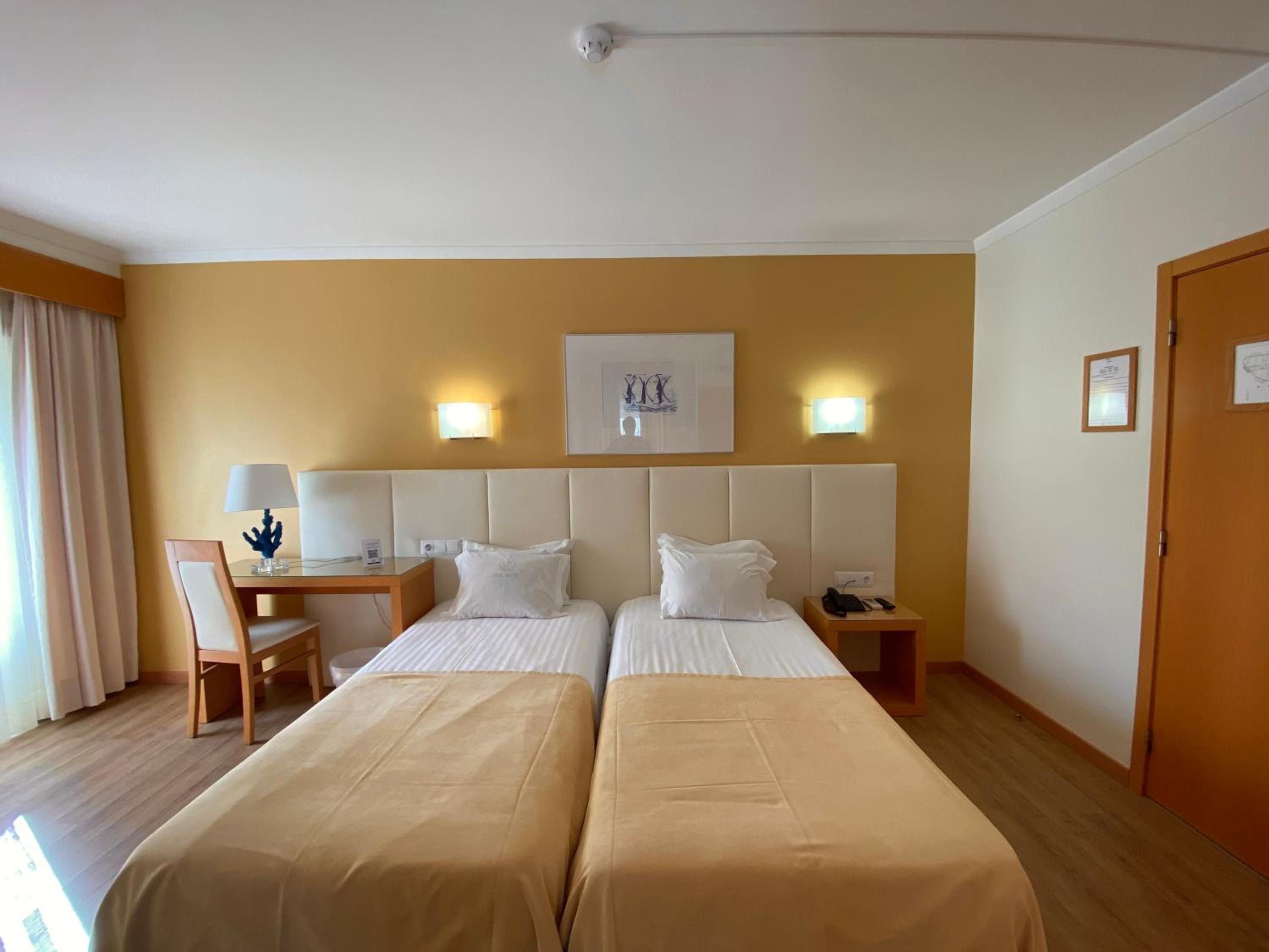 Double or Twin Room - Photo 12