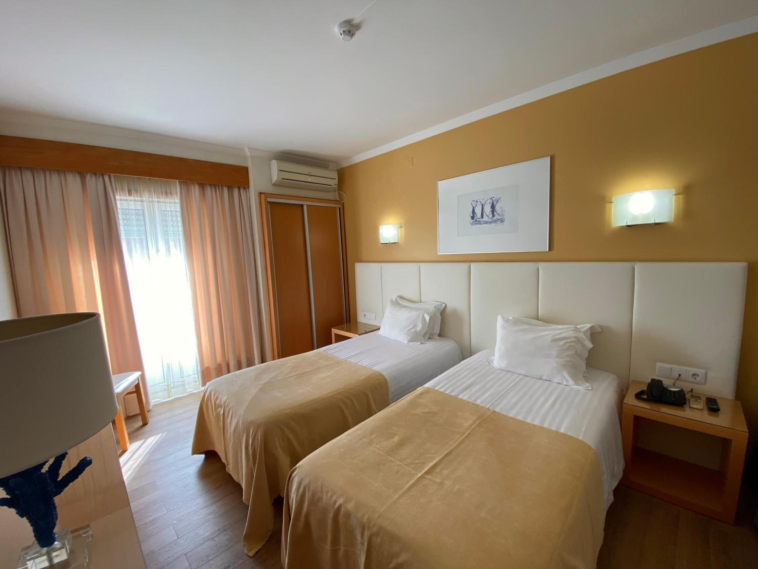 Double Room with Two Extra Bed - Photo 2