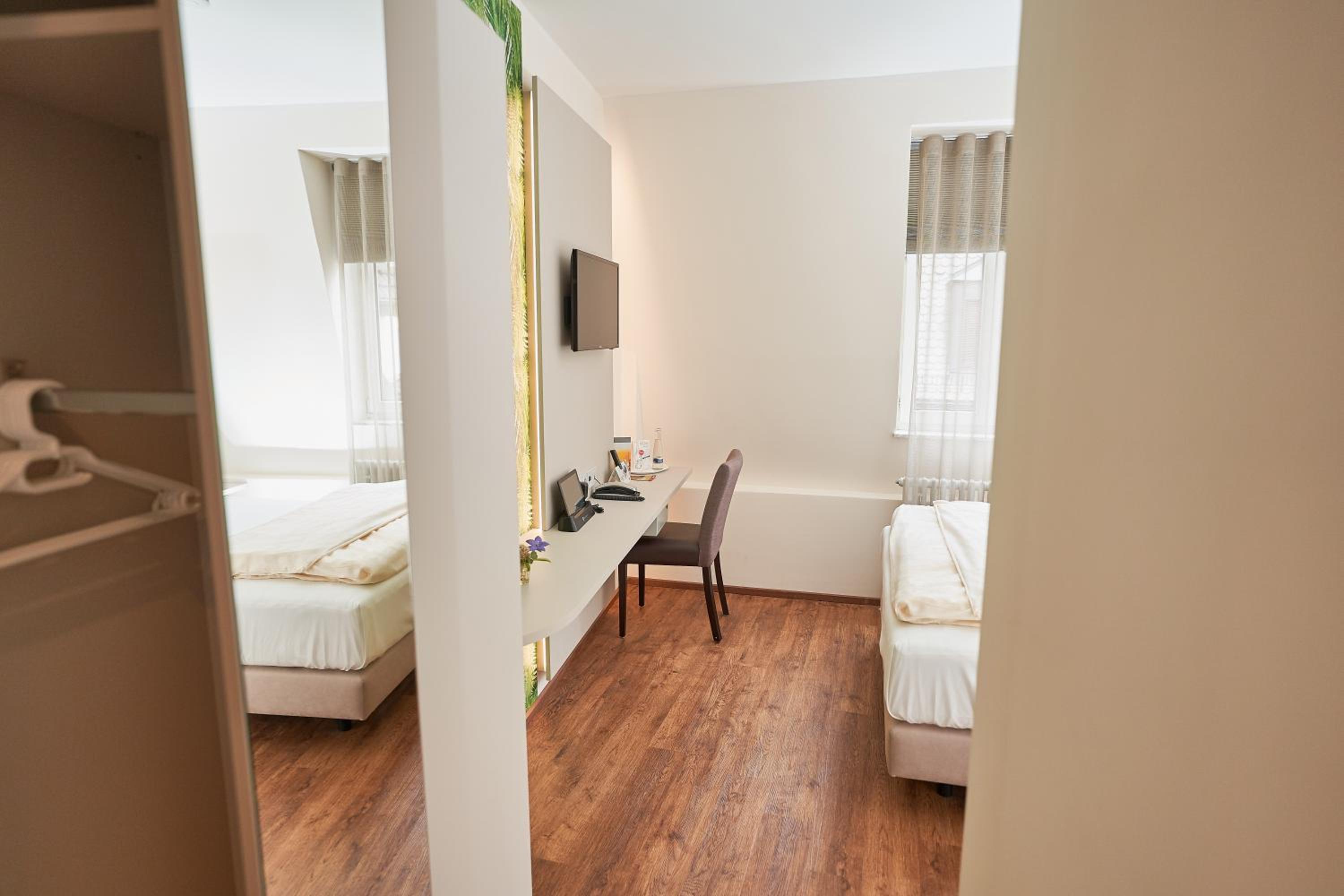 Double room main building photo 3